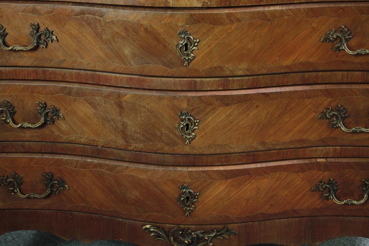 Commode chest, Louis XV style, kingwood and satinwood inlay with marble top and ormolu mounts. H. - Image 4 of 8