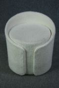 Stool, contemporary in woollen upholstery. H.50 Dia.50cm.