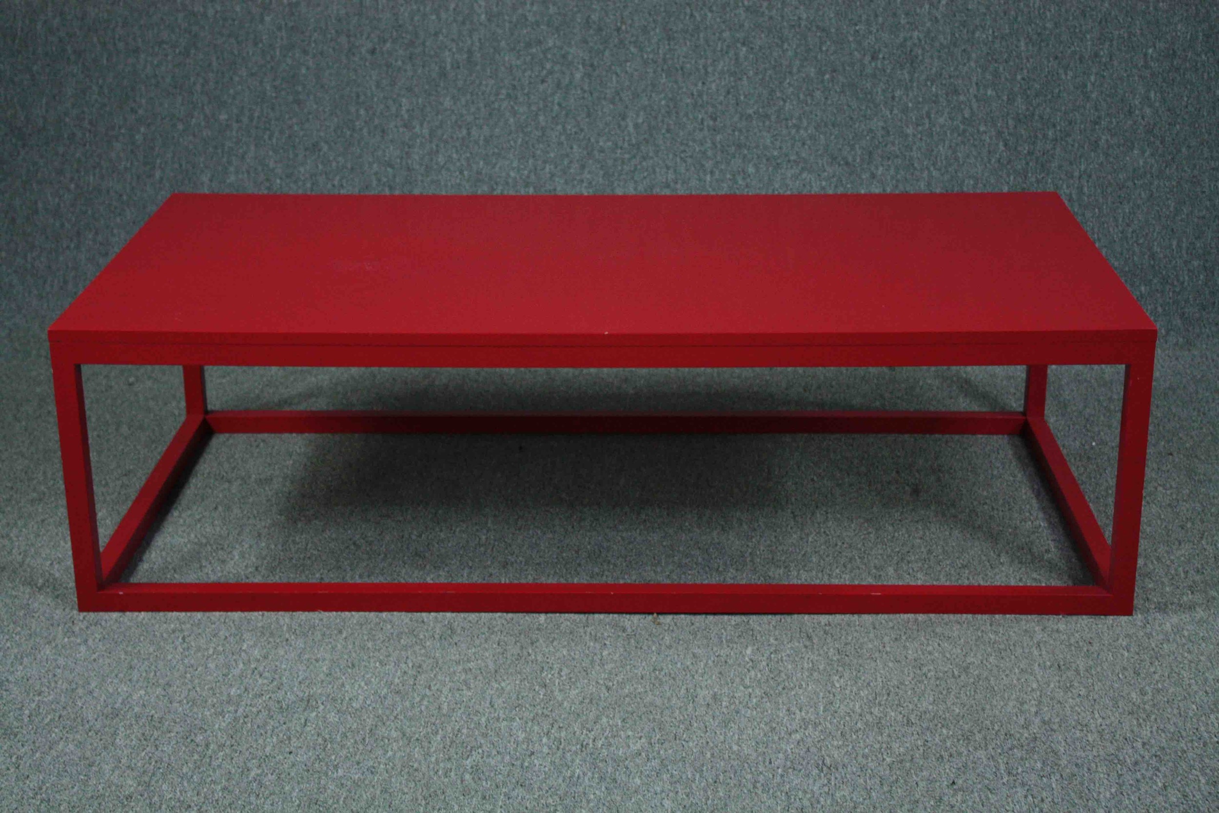 A contemporary lacquered coffee table. H.40 W.143 D.70cm.