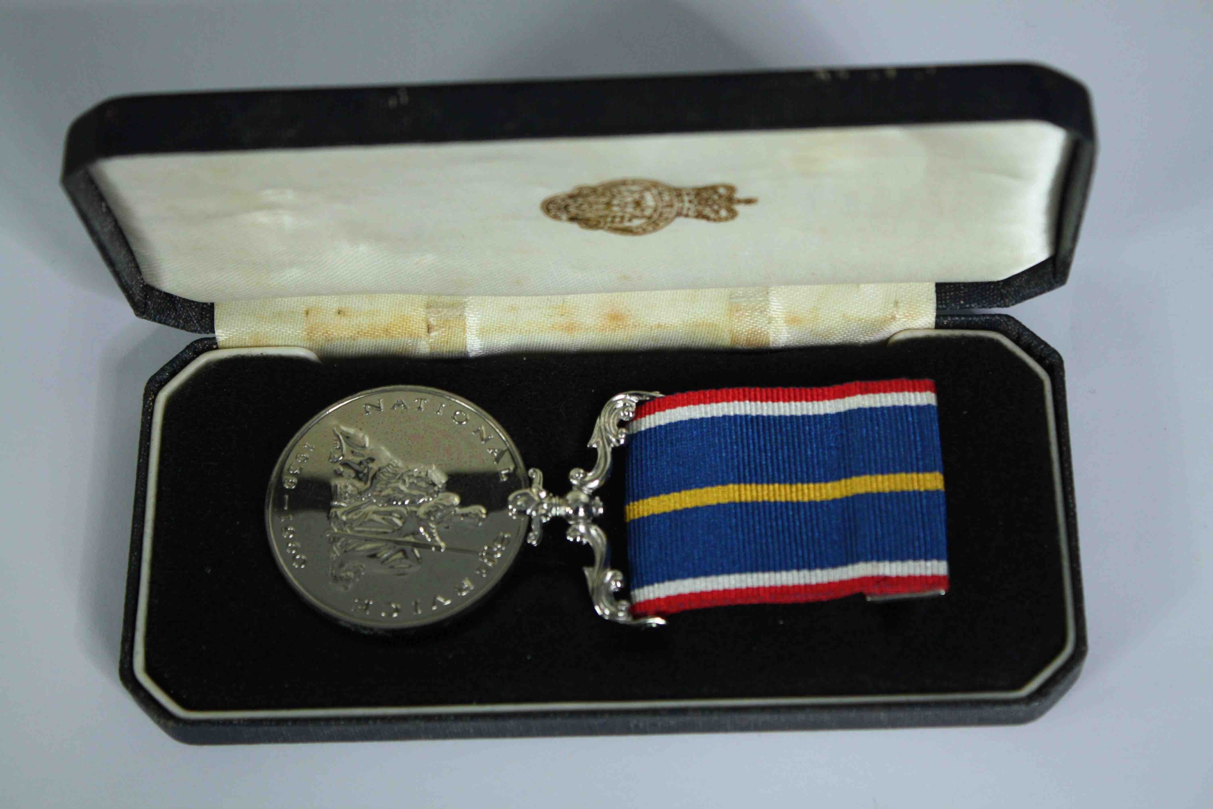 National Service Medal. 1939 - 1960. In presentation box with the royal crest to the inside of the - Image 2 of 6