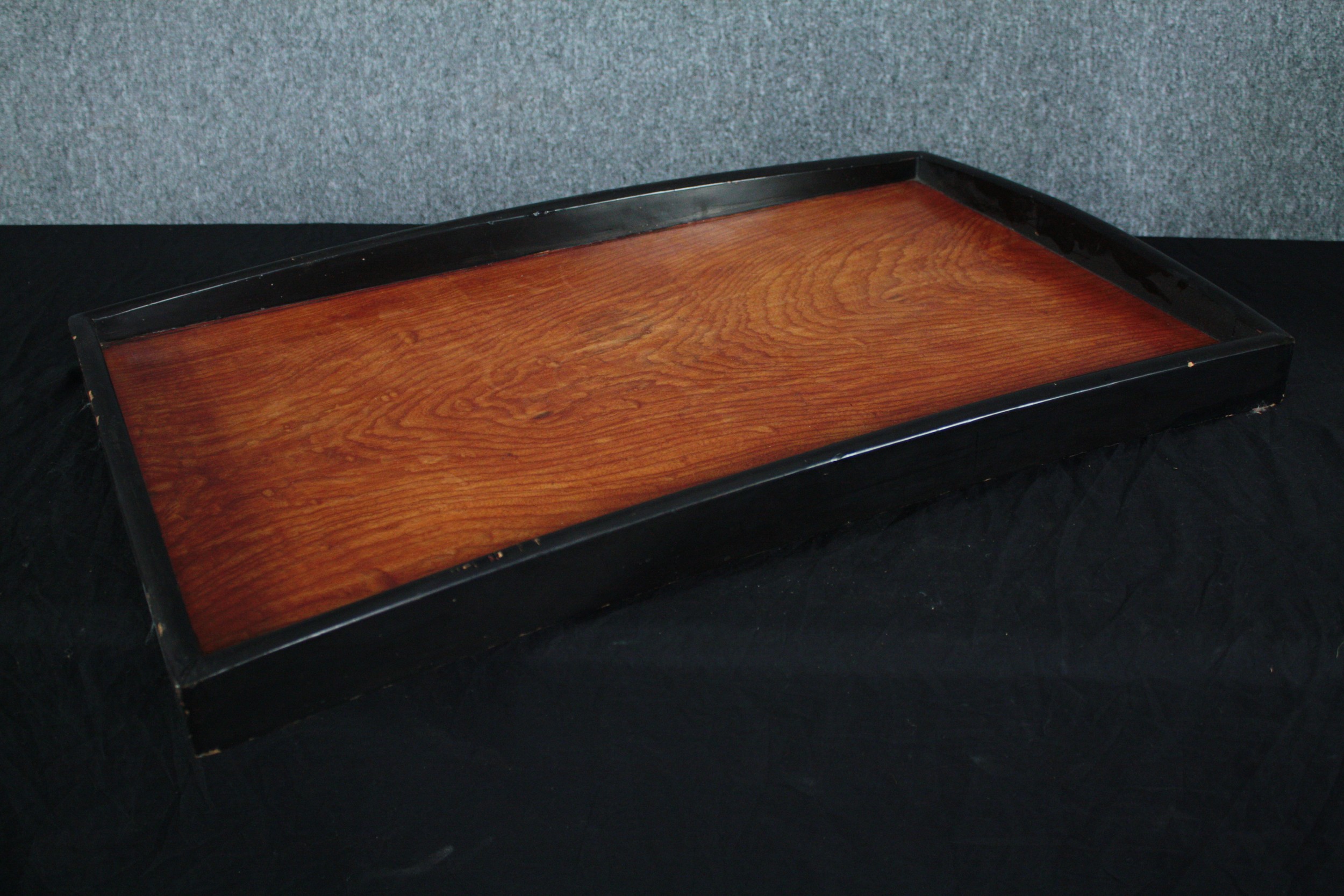 A Chinese tray with lacquered sides. Signed on the base by the maker H.76 W.45cm. - Image 3 of 5