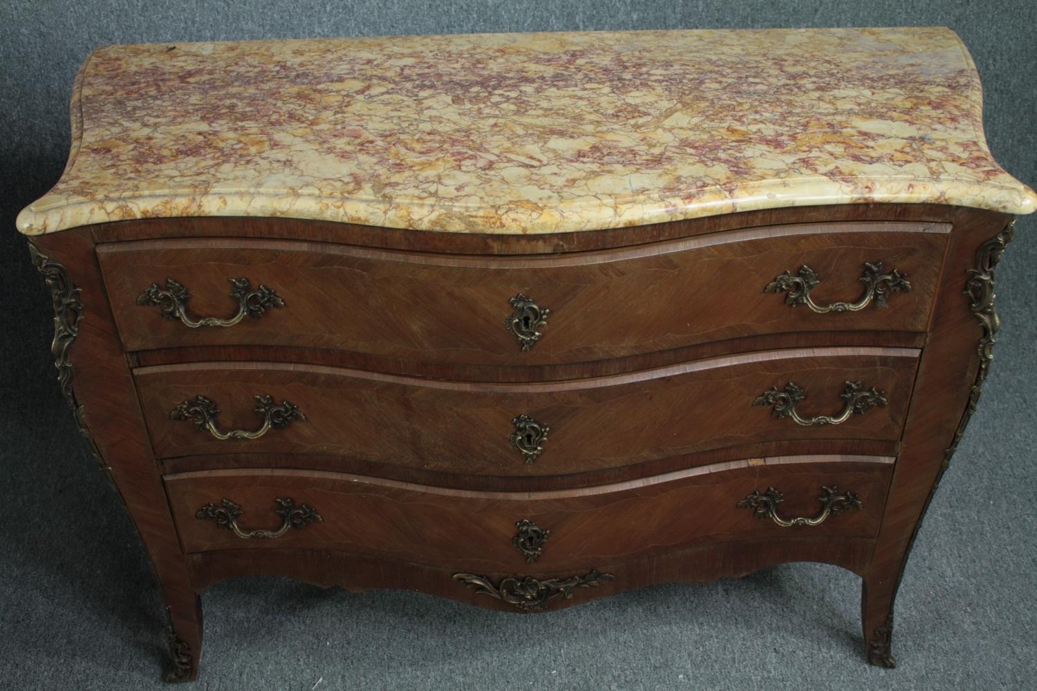 Commode chest, Louis XV style, kingwood and satinwood inlay with marble top and ormolu mounts. H. - Image 5 of 8