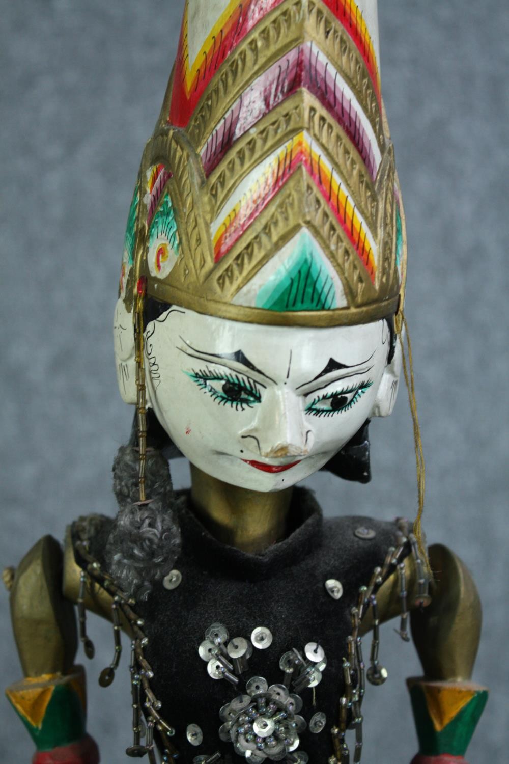 A vintage Indonesian carved and painted puppet. With a well decorated headdress and fabric dress. - Image 4 of 5