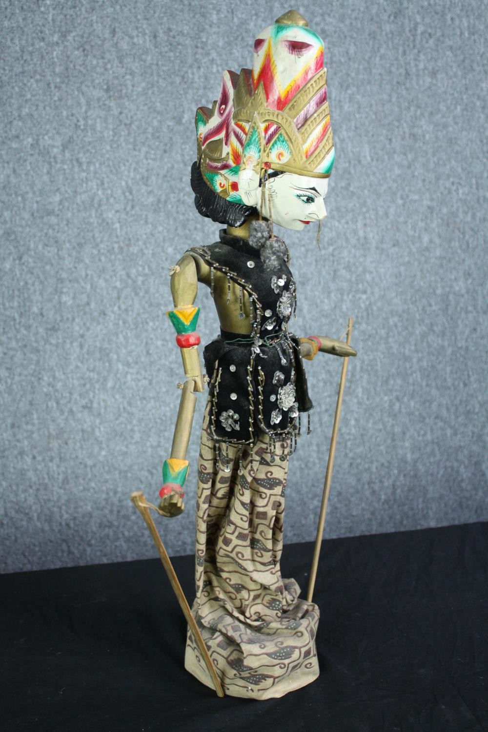 A vintage Indonesian carved and painted puppet. With a well decorated headdress and fabric dress. - Image 3 of 5