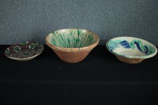 Nicola Fasano. A hand painted dish in a dark red and green finish and two other bowls. H.19. Dia.