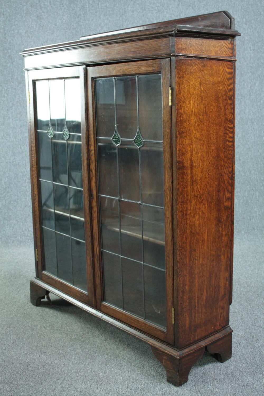 Bookcase, mid century oak with leaded glass doors. H.114 W.90 D.28cm. - Image 3 of 4