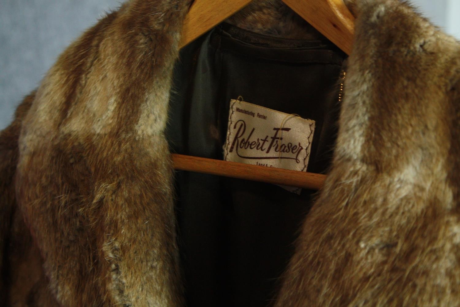 A vintage Robert Fraser winter fur coat with wide collar. Designer label to the inside of collar. - Image 6 of 10