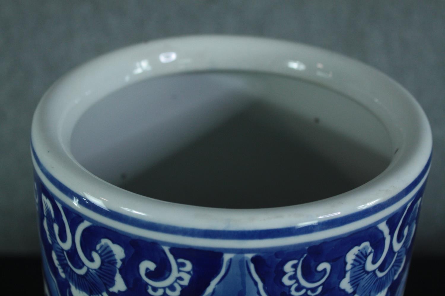 A pair of blue and white Chinese style vases. H.44 Dia. 20cm. (each) - Image 5 of 7