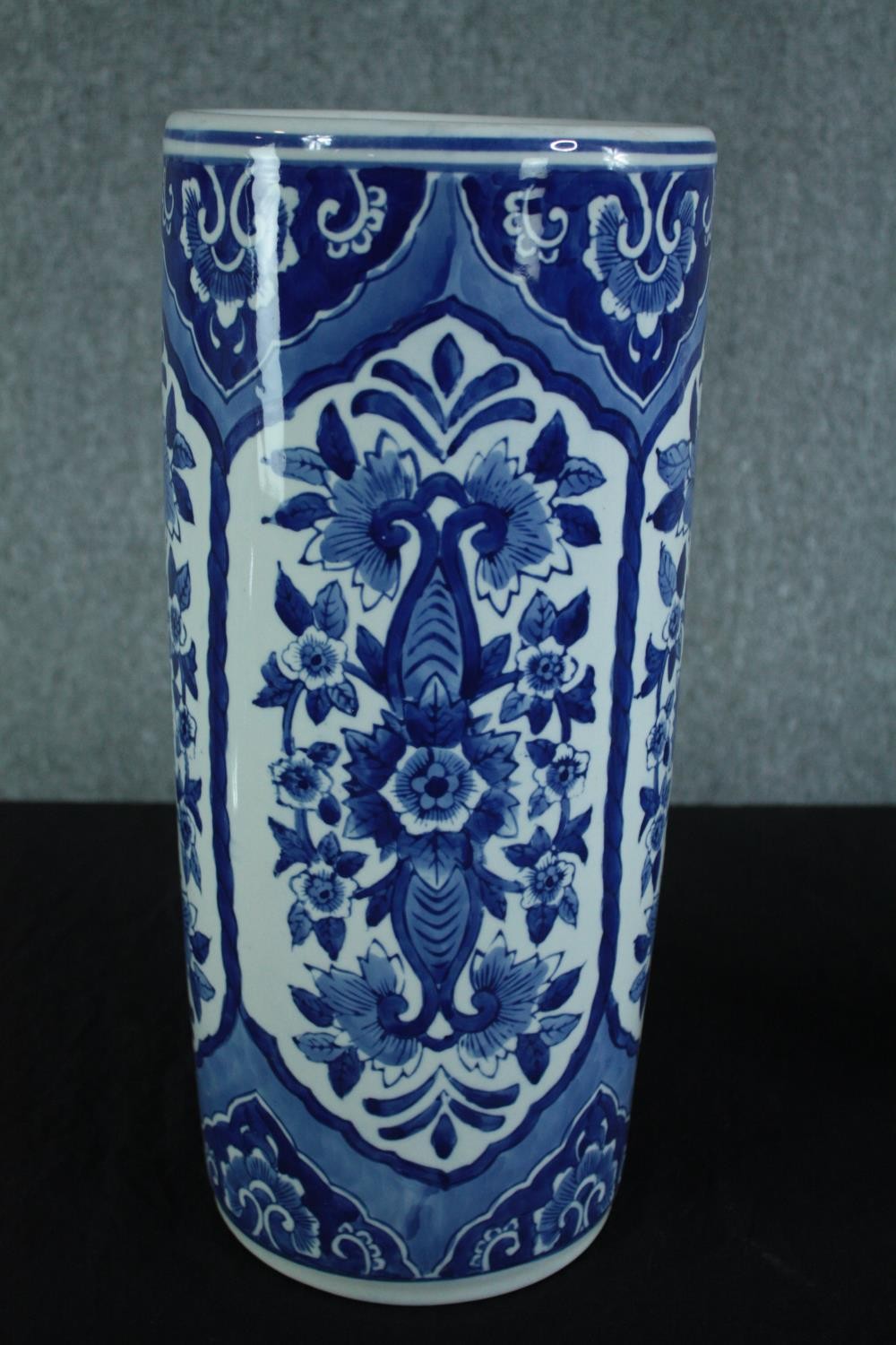 A pair of blue and white Chinese style vases. H.44 Dia. 20cm. (each) - Image 3 of 7