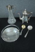 Mixed collection of silver plate and one silver repousse spoon made by Kirk & Son. H.30 cm. Spoon