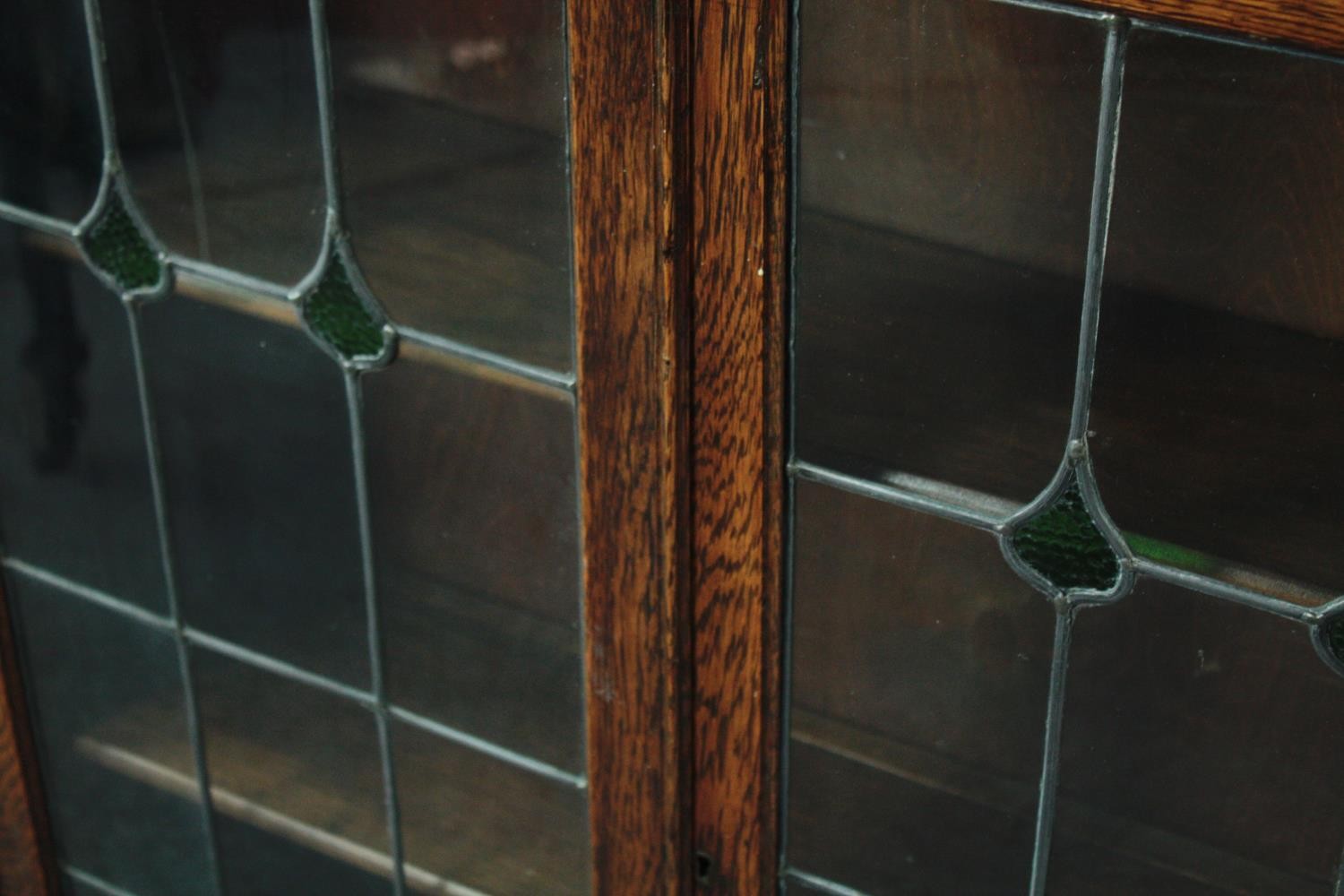 Bookcase, mid century oak with leaded glass doors. H.114 W.90 D.28cm. - Image 4 of 4