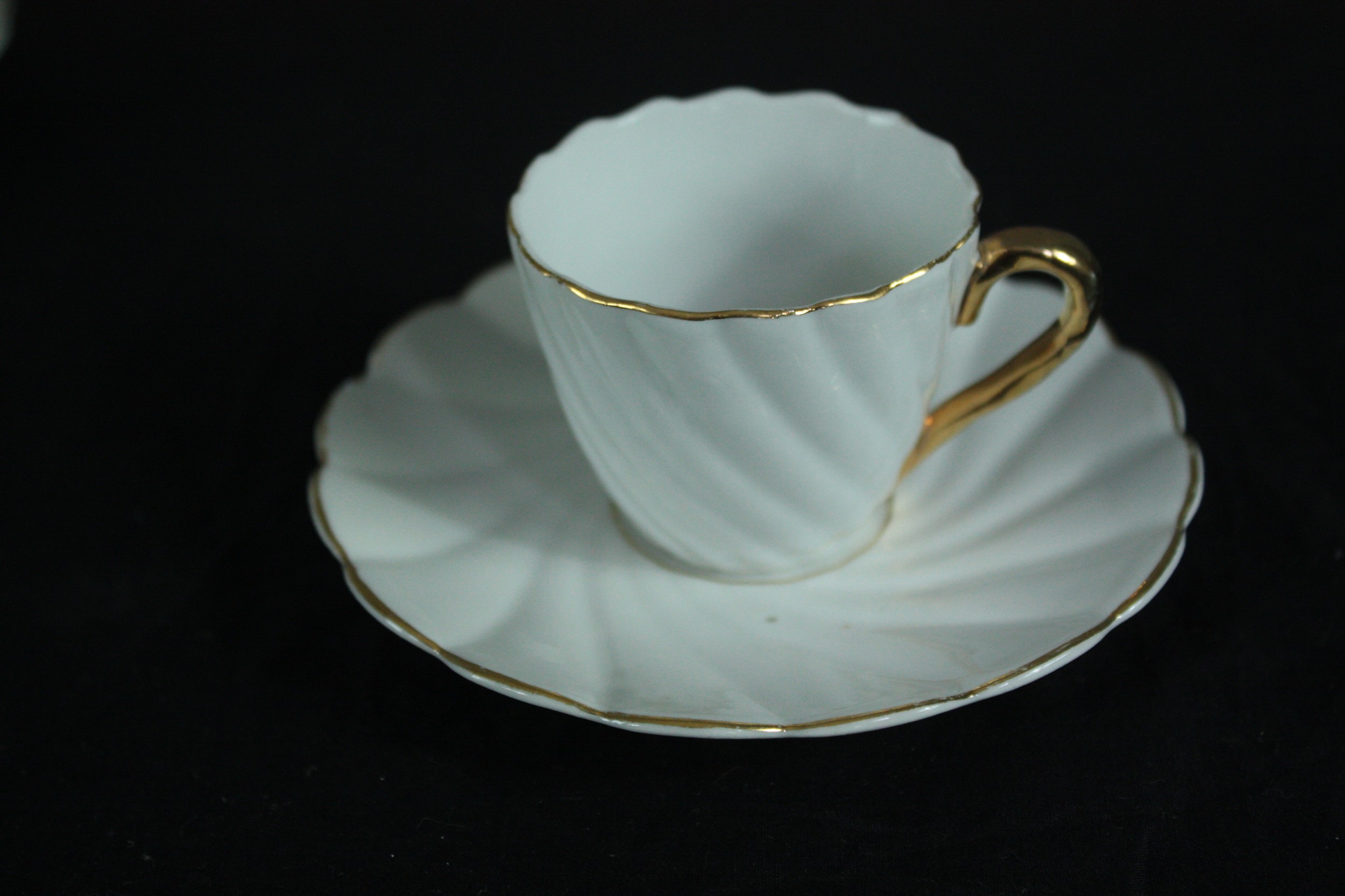 Six white cups and saucers with gilt trim. Twentieth century. H. 5cm. (Largest) - Image 2 of 3