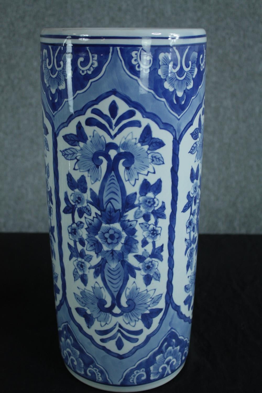 A pair of blue and white Chinese style vases. H.44 Dia. 20cm. (each) - Image 2 of 7