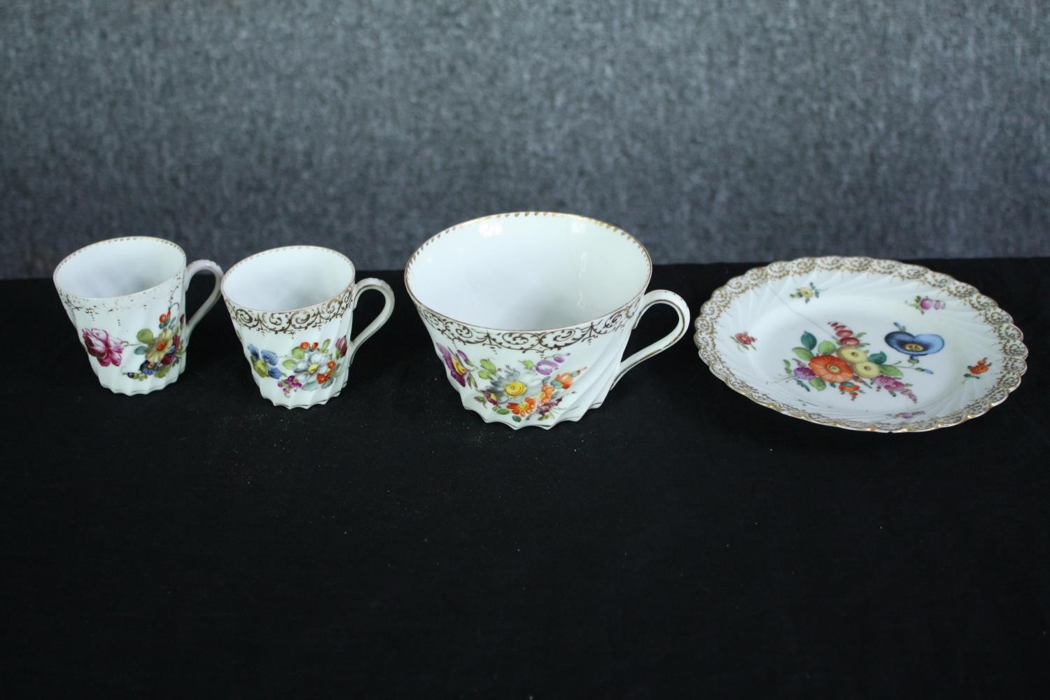 Four pieces of Dresden pottery with matching floral designs. Scalloped with gilt edging. Dia.15 - Image 2 of 7