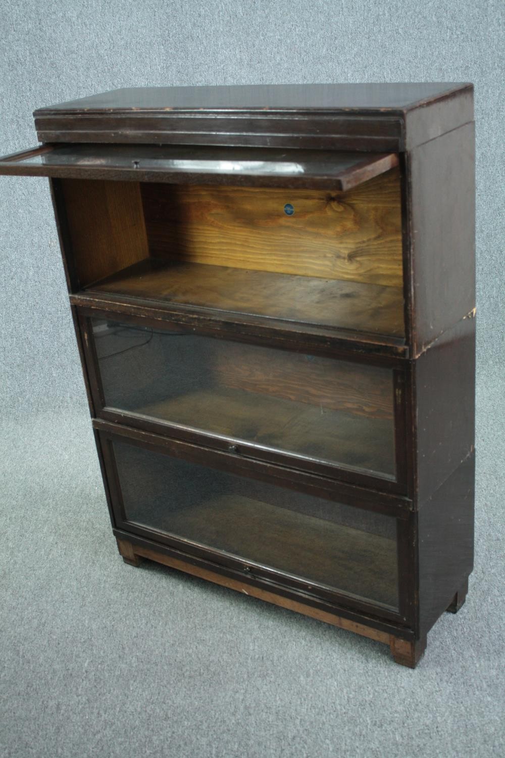 Bookcase, Globe Wernicke, mid century oak in three sections. H.115 W.85 D.28cm. - Image 4 of 6