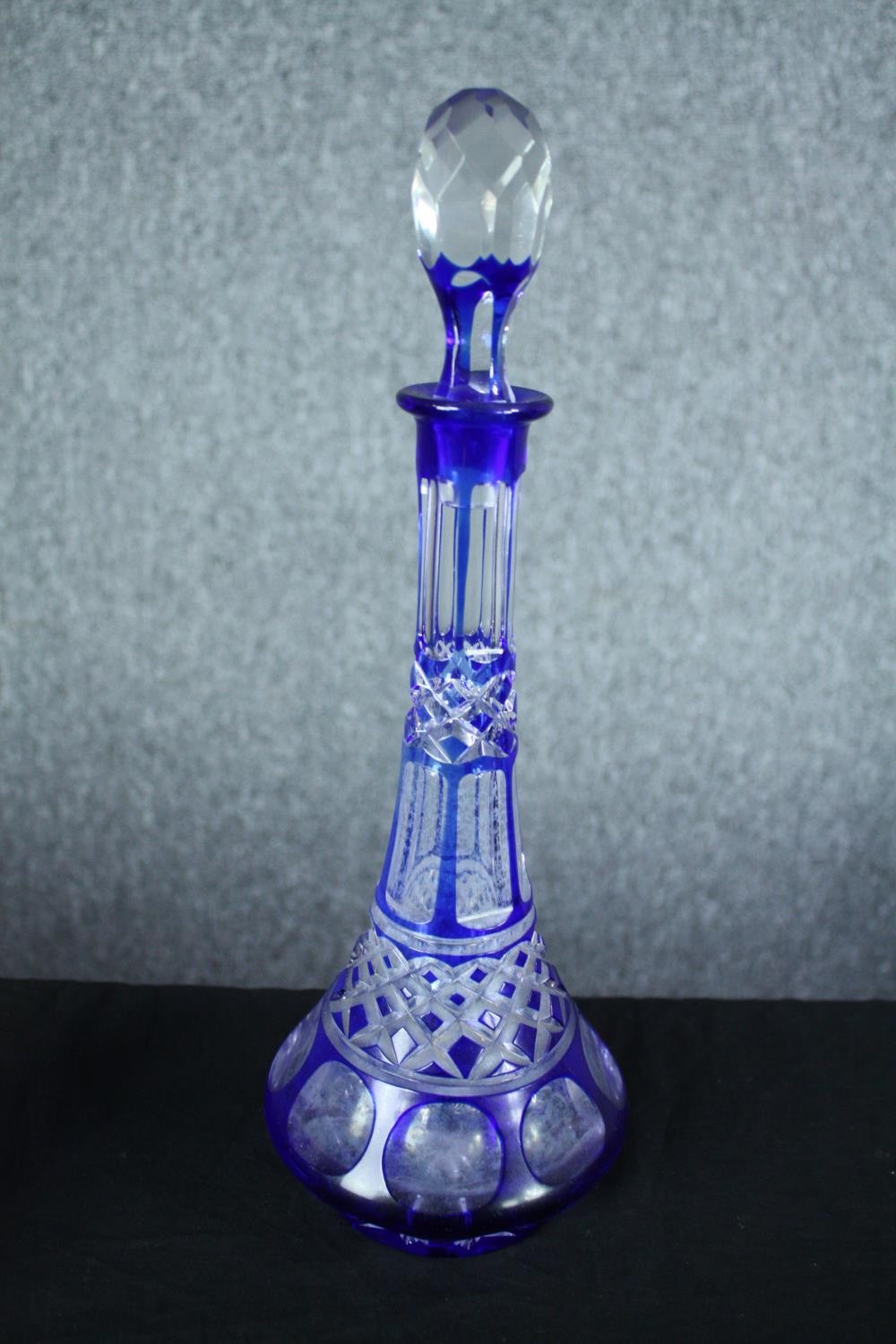 A blue glass decanter and a pair of matching glasses. H.36 cm. (largest) - Image 2 of 3