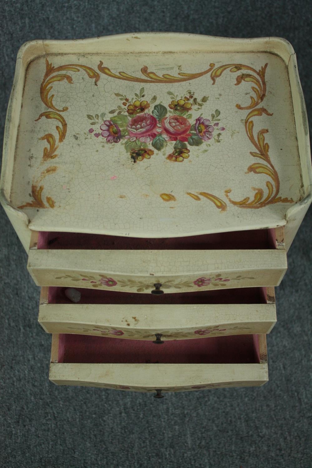Bedside chests, a pair, Louis XV style painted and hand decorated. H.65 W.34 D.25cm. (each) - Image 5 of 6