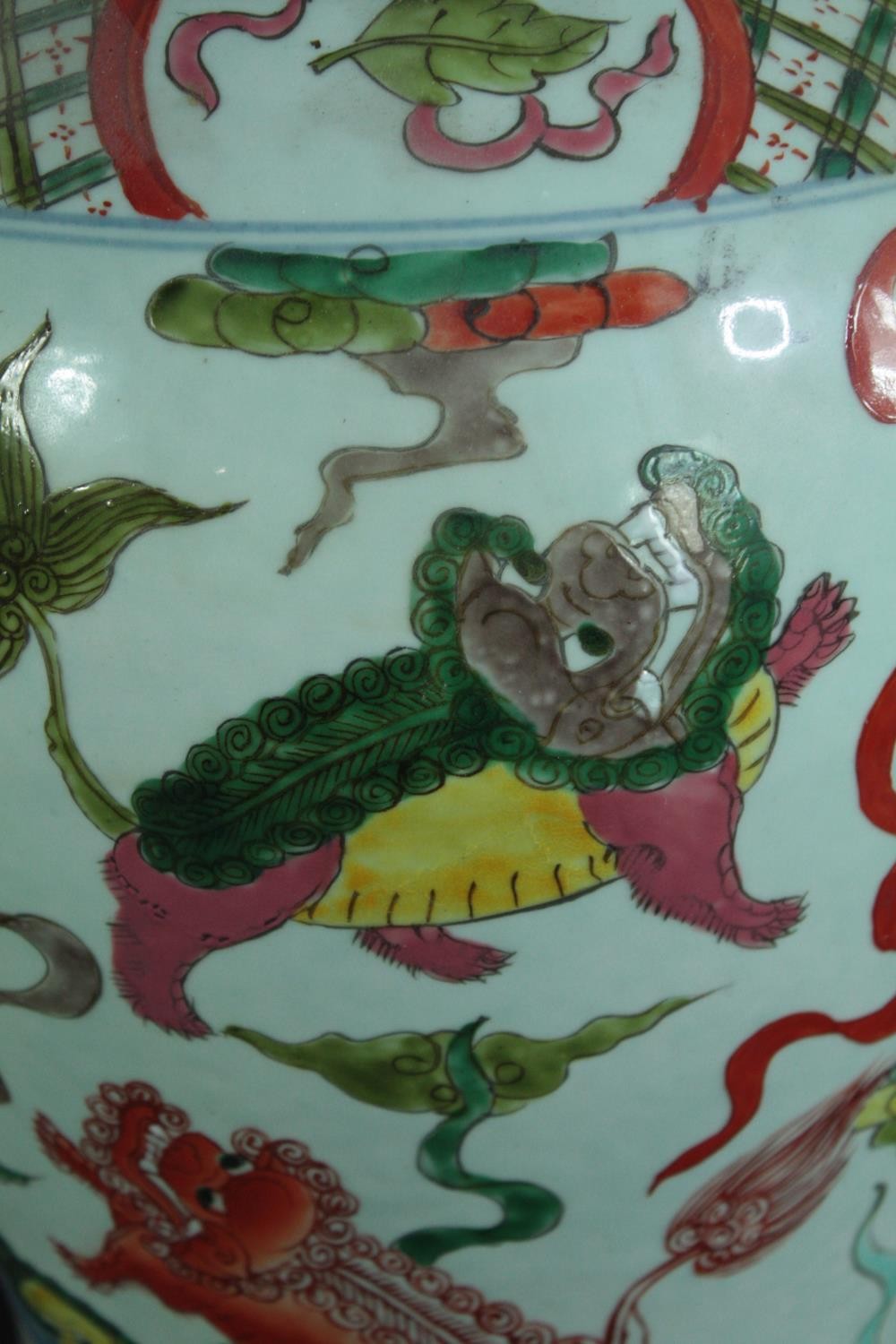 A Chinese lidded pot hand painted and decorated with dragons. Twentieth century. H.58 Dia. 30 cm. - Image 2 of 6
