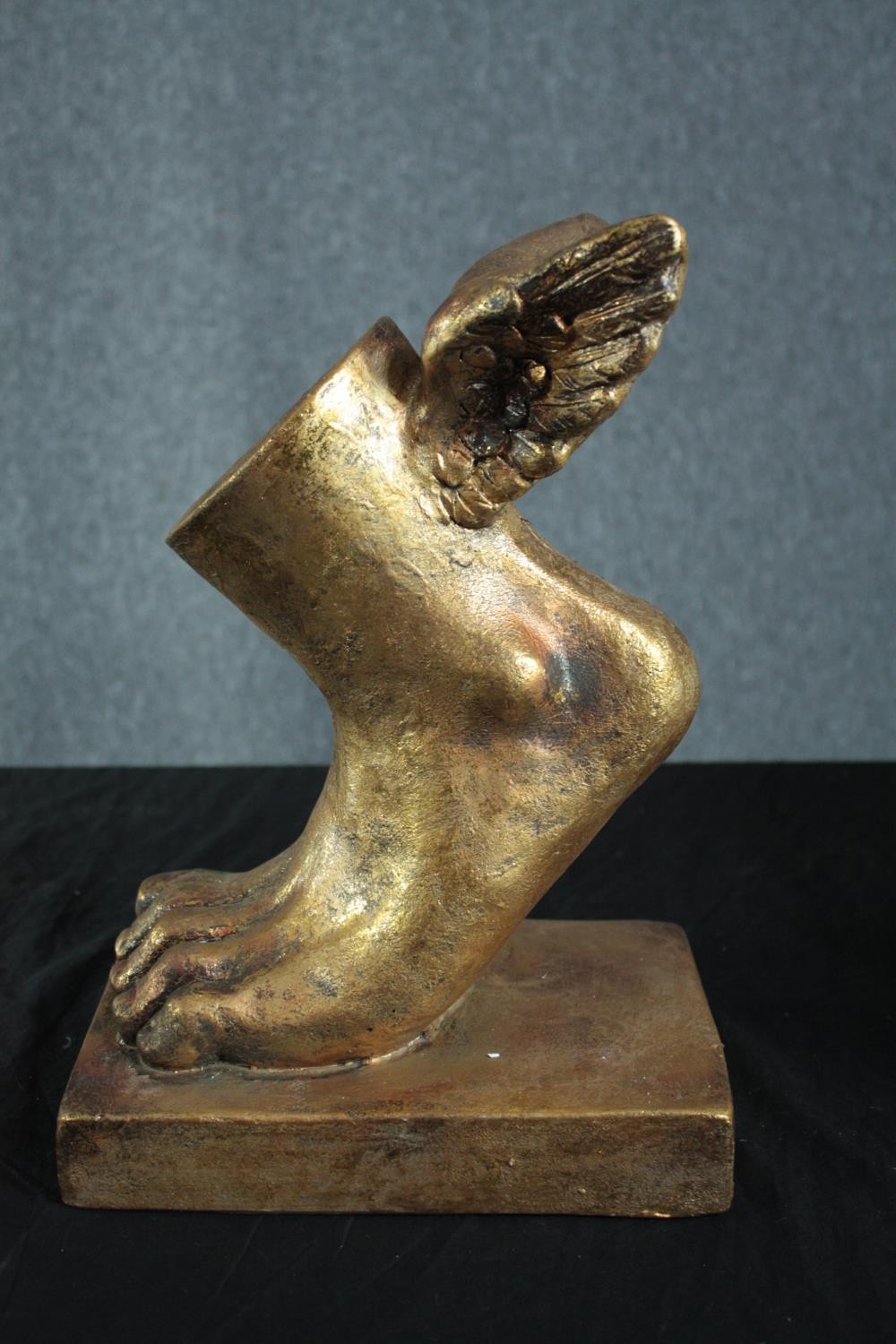 A pair of plastered winged Apollo's feet painted in gold. H.34cm. - Image 3 of 3