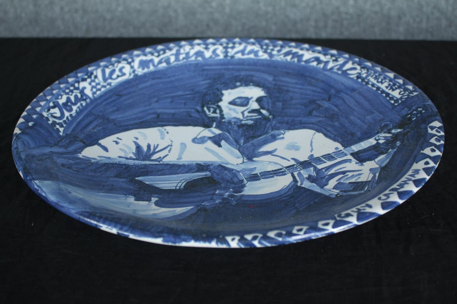 Suzanne Lang. A hand painted ceramic plate featuring a musician Guy Carawan. Guy Hughes Carawan - Image 3 of 4