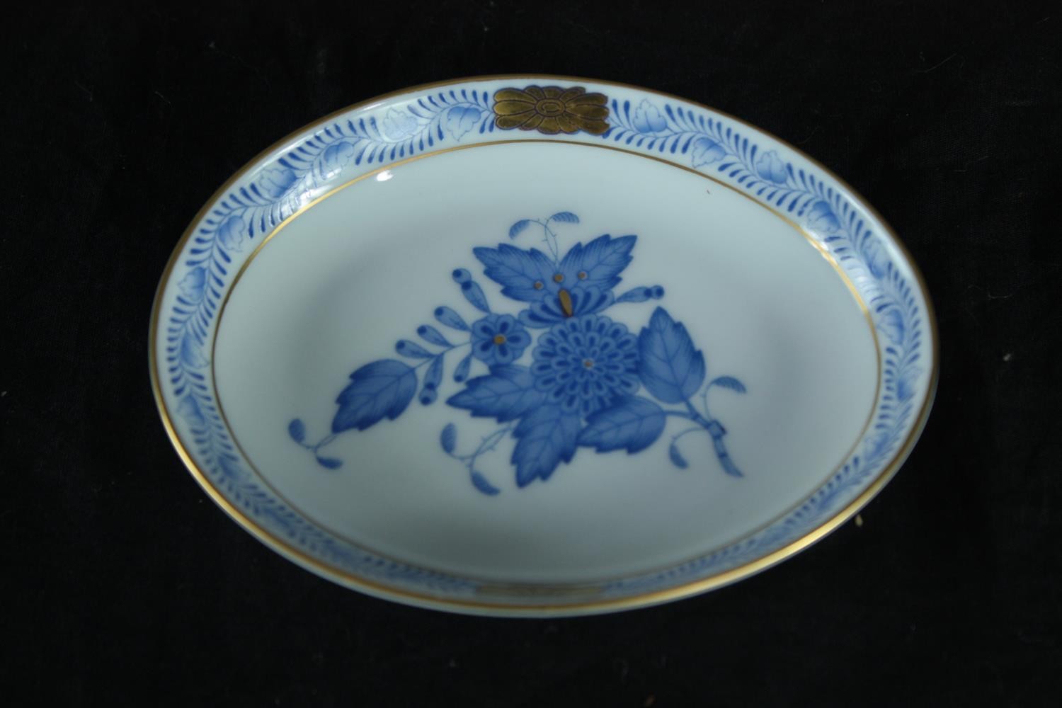 Mixed collection of five ceramic bowls, including two Herend hand painted pieces with Apponyi blue - Image 4 of 7