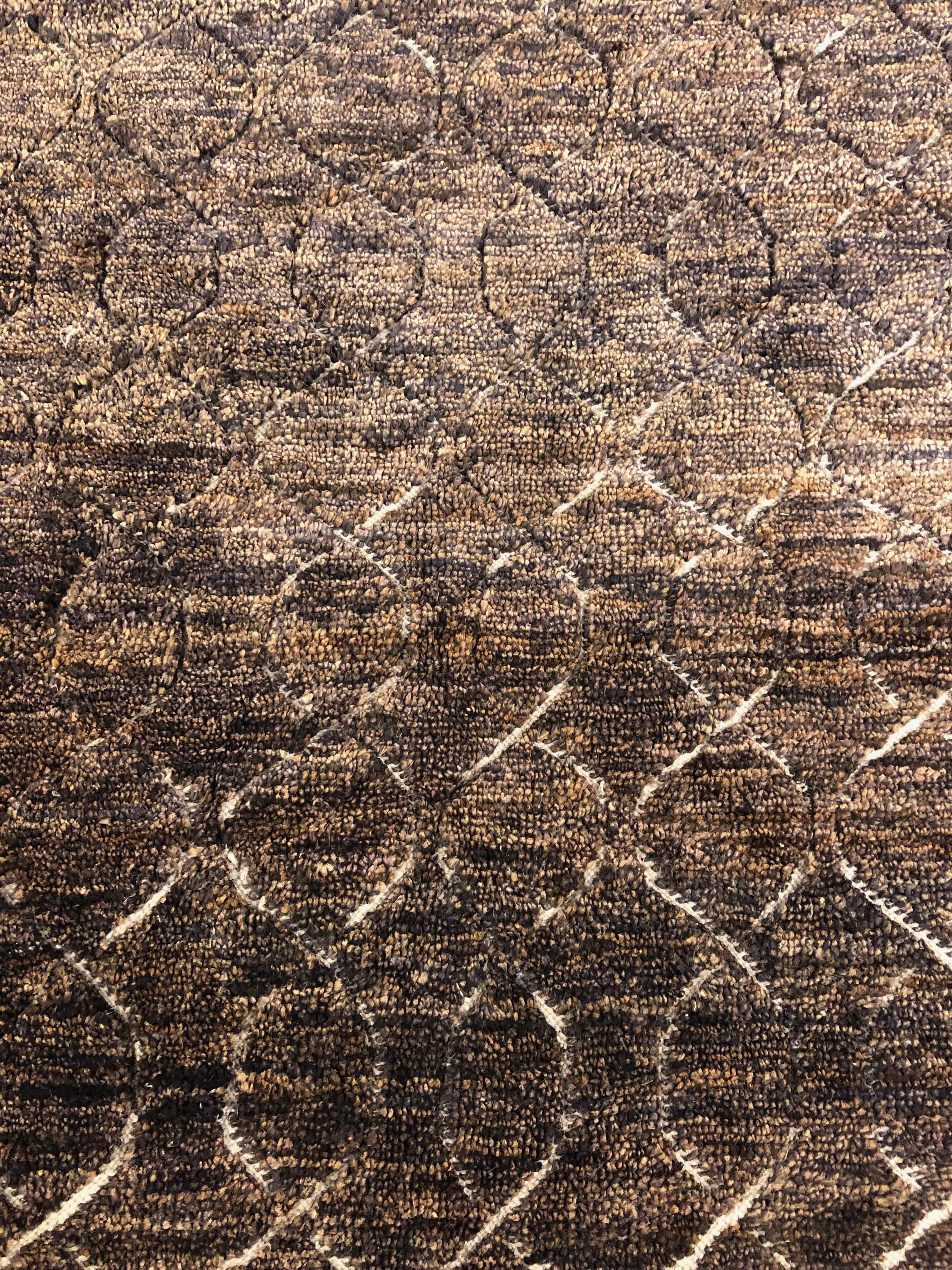 A contemporary hand made woollen Eastern carpet. L.243 W.207cm. - Image 3 of 5