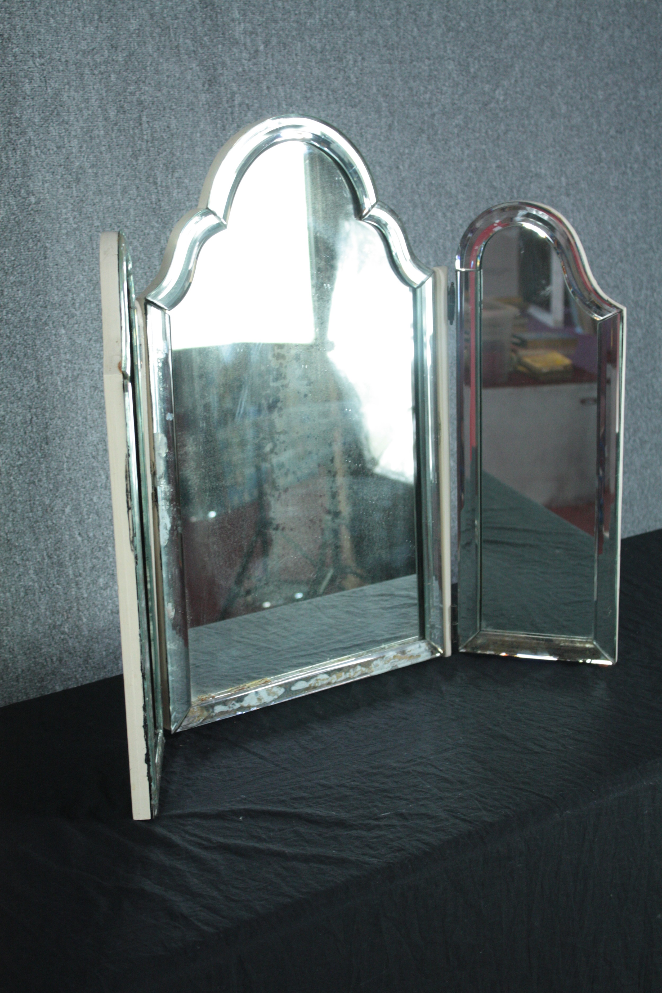 A vintage Venetian style triptych dressing mirror. H.67 W.85cm. - Image 4 of 6
