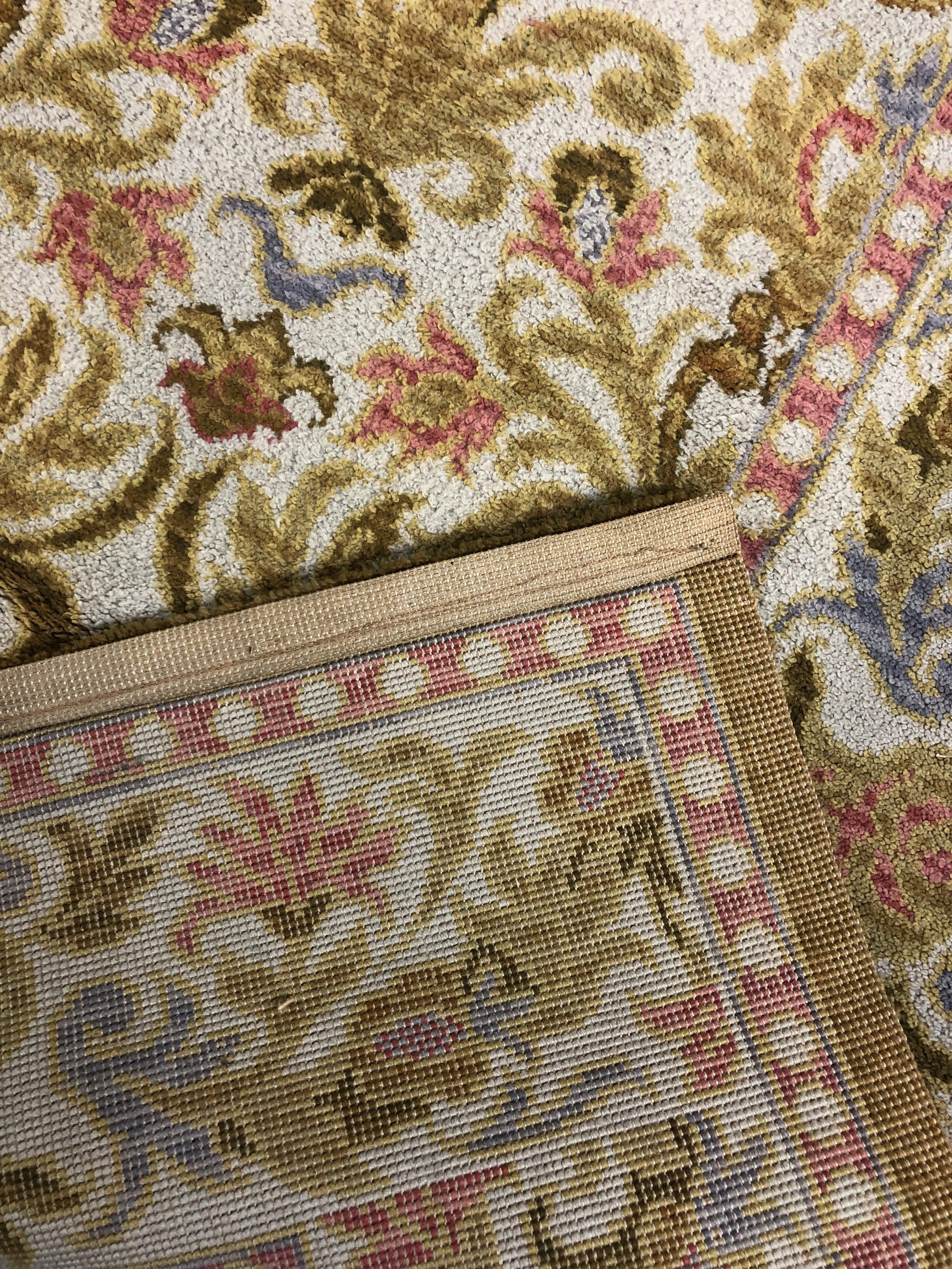 An Eastern woollen carpet with repeating scrolling foliate motifs across the pale primrose field - Image 4 of 4