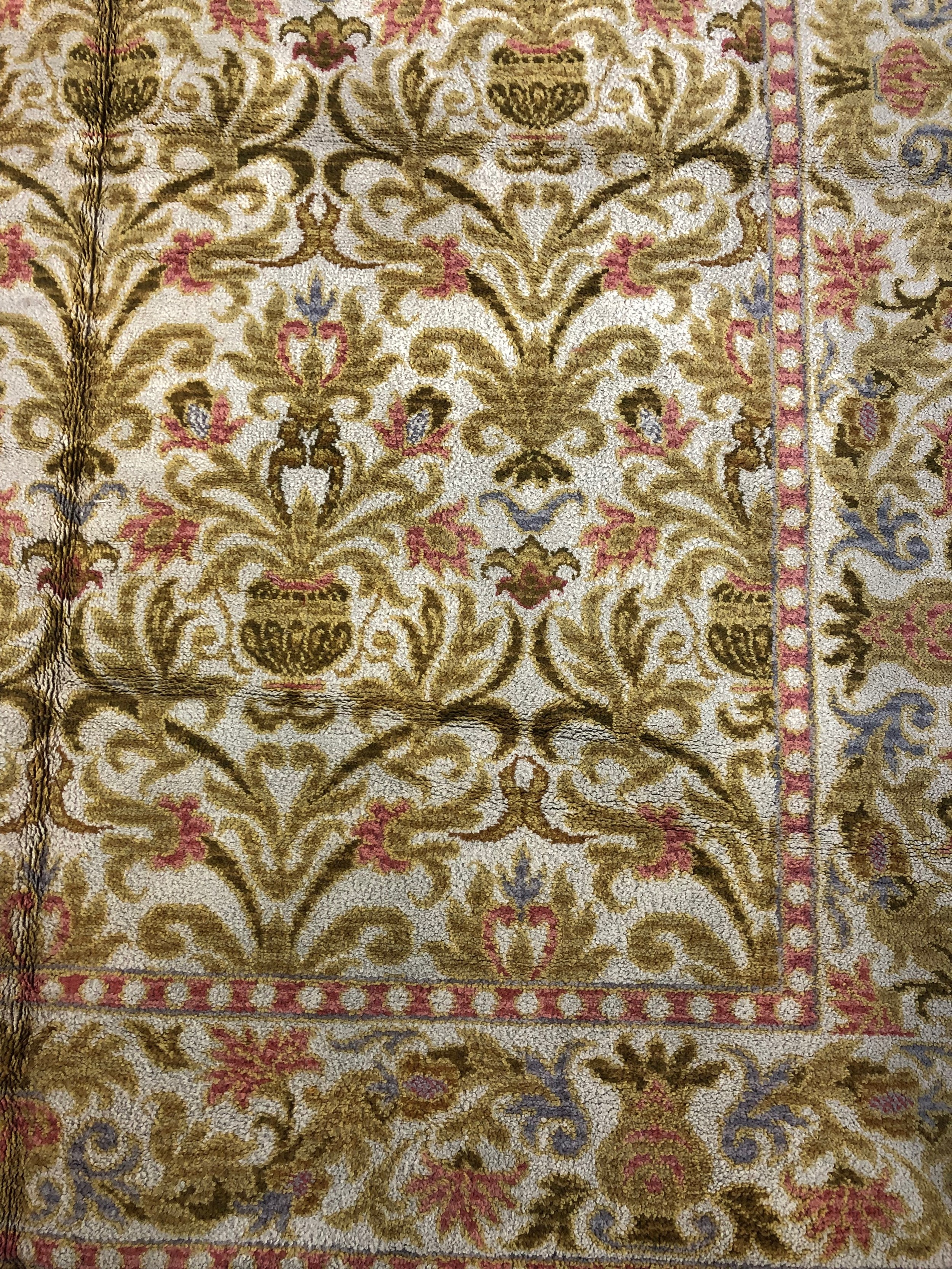 An Eastern woollen carpet with repeating scrolling foliate motifs across the pale primrose field - Image 3 of 4