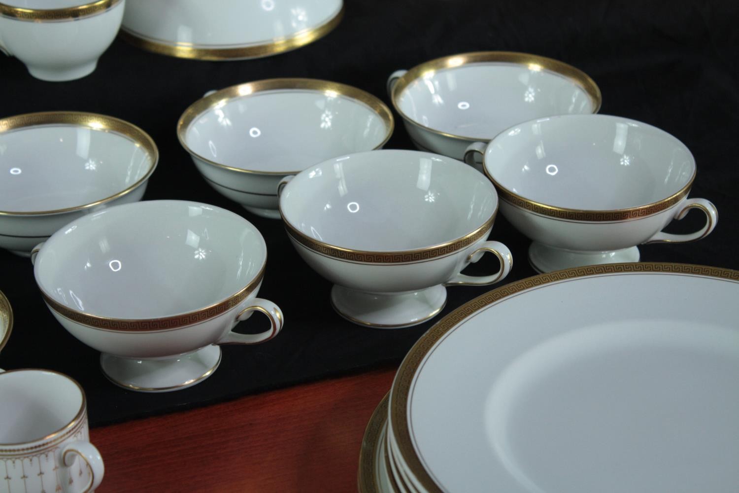 An extensive dinner service made by Simpsons Potters Ltd and stamped 'Chinastyle Grosvenor'. Made up - Image 6 of 12