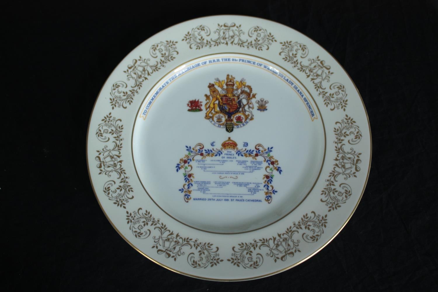 A collection of porcelain including Limoges and Royal Worcester. Dia.28cm. (largest) - Image 3 of 13