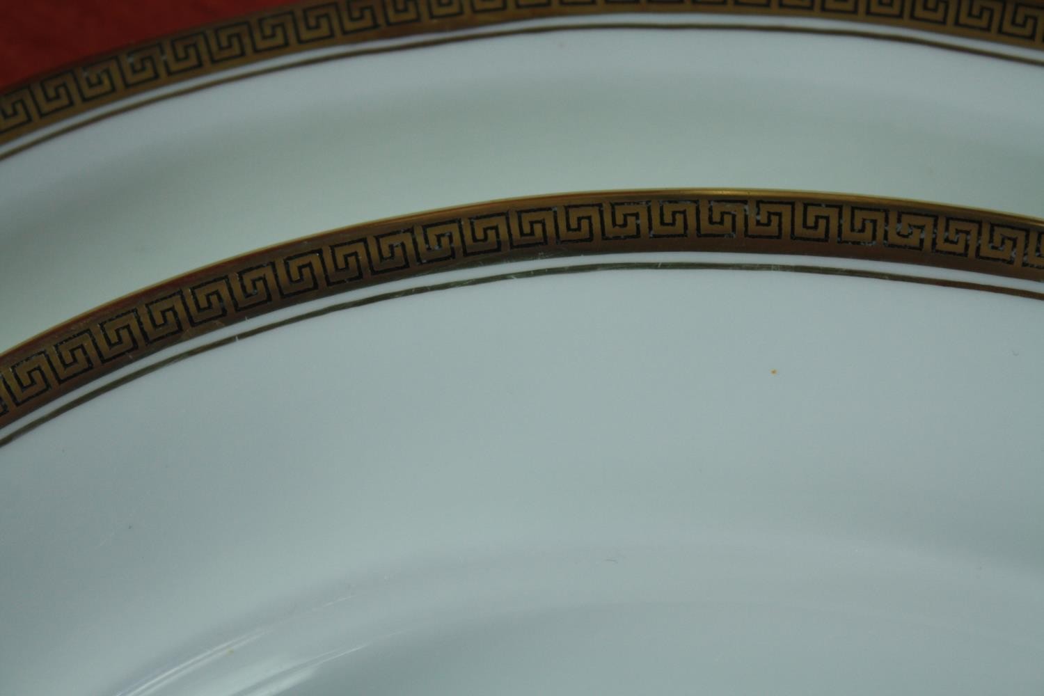 An extensive dinner service made by Simpsons Potters Ltd and stamped 'Chinastyle Grosvenor'. Made up - Image 11 of 12