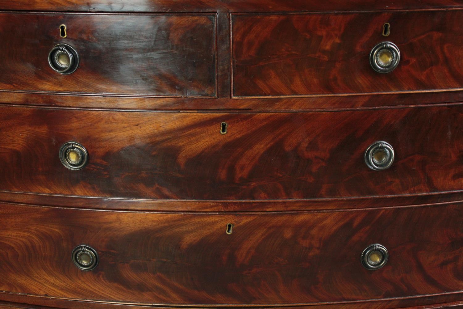 Chest of drawers, Georgian flame mahogany bowfronted. H.104 W.105 D.54cm. - Image 4 of 4