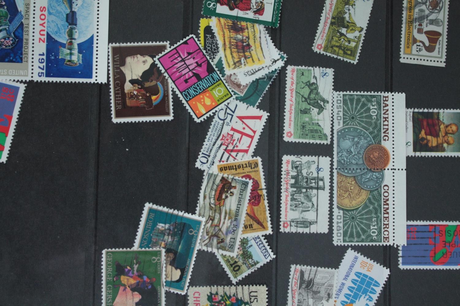 An extensive collection of world stamps to include used and mint stamps. H.30 W.25cm. (largest) - Image 3 of 10