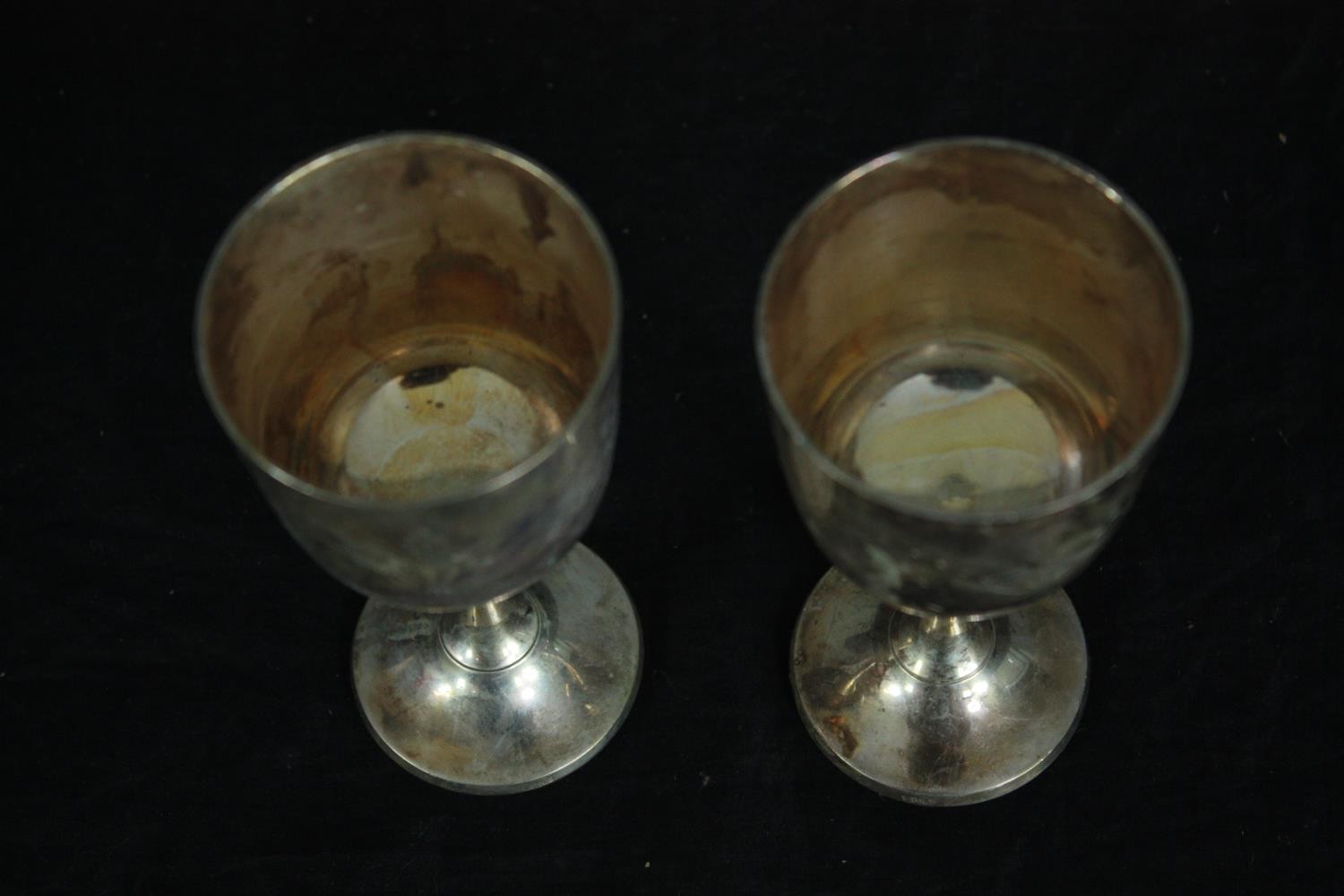 A boxed pair of silver plated goblets. H.7 W.17 D.17 cm. - Image 3 of 4