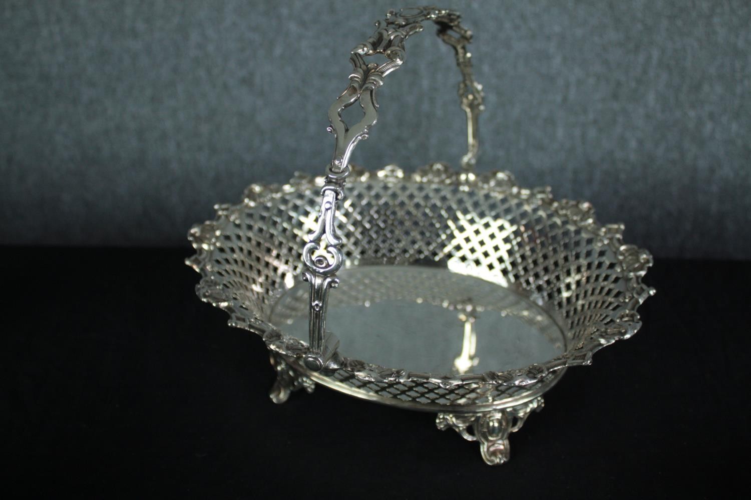 A miscellaneous collection of silver plated items. H.10 W.29cm. (largest) - Image 4 of 9