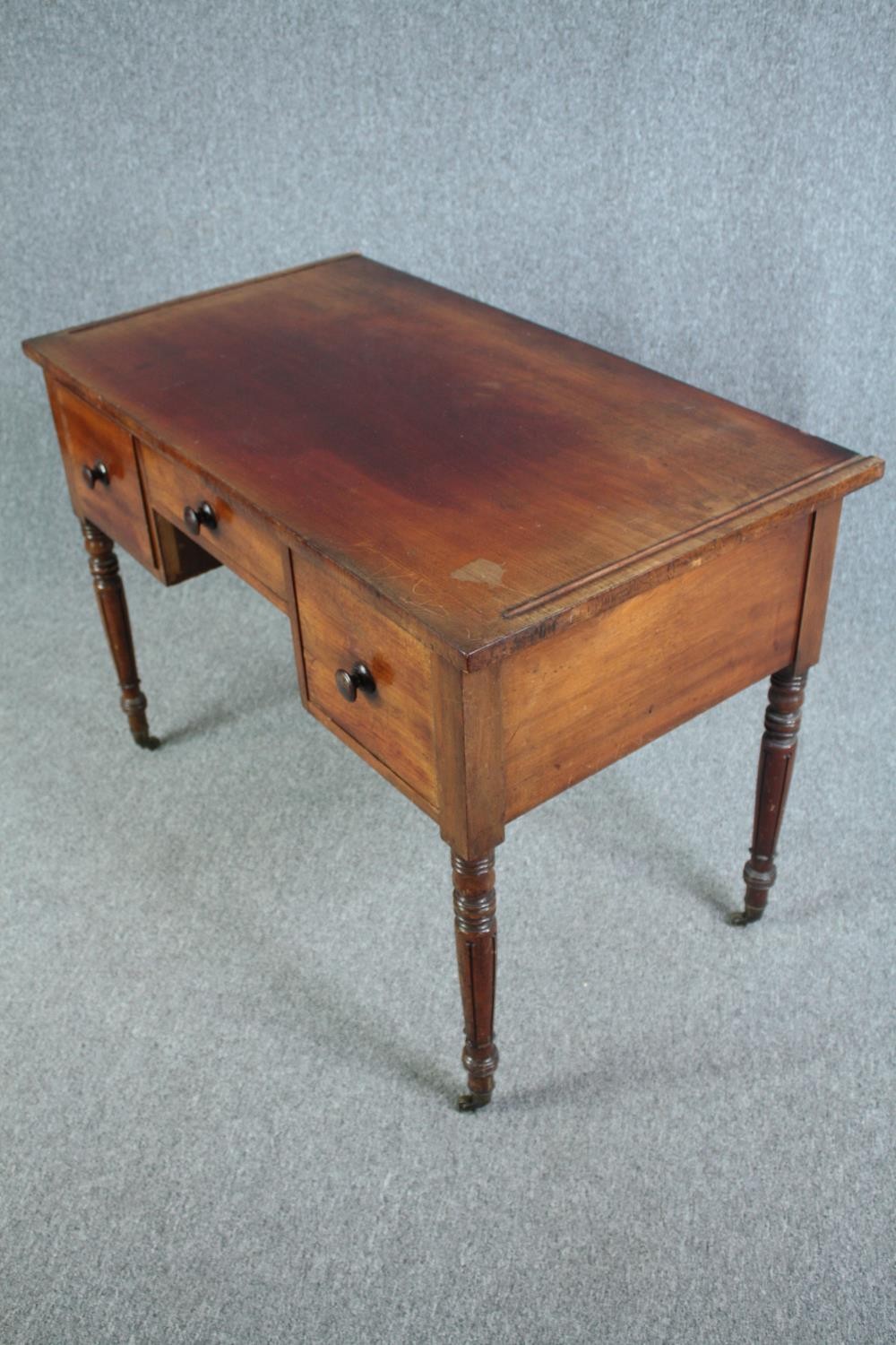 Writing table, William IV mahogany. H.77 W.111 D.80cm. - Image 4 of 5