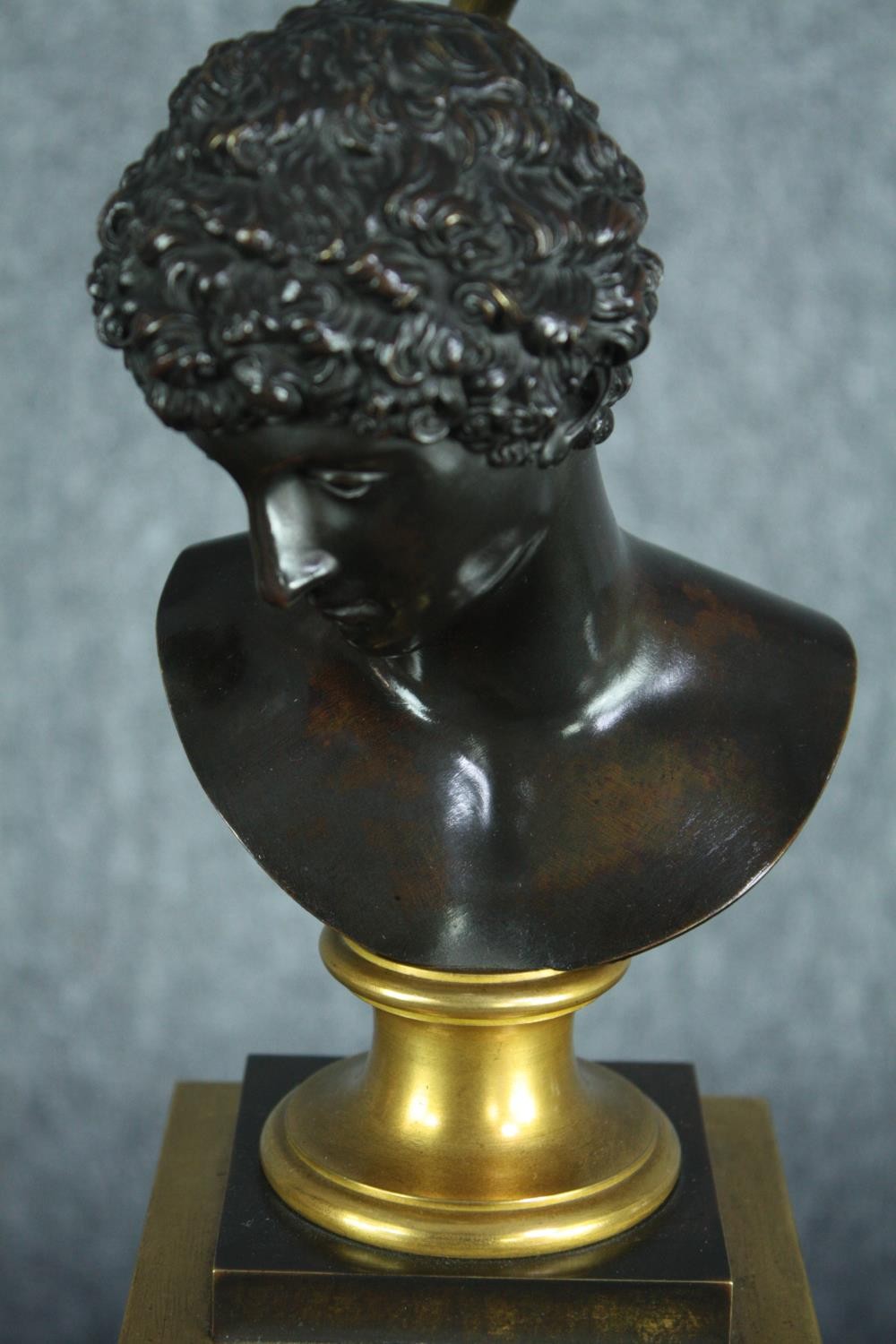 A pair of early 20th century neoclassical bronze busts on gilded plinths mounted desk lamps. H.60cm. - Image 3 of 6