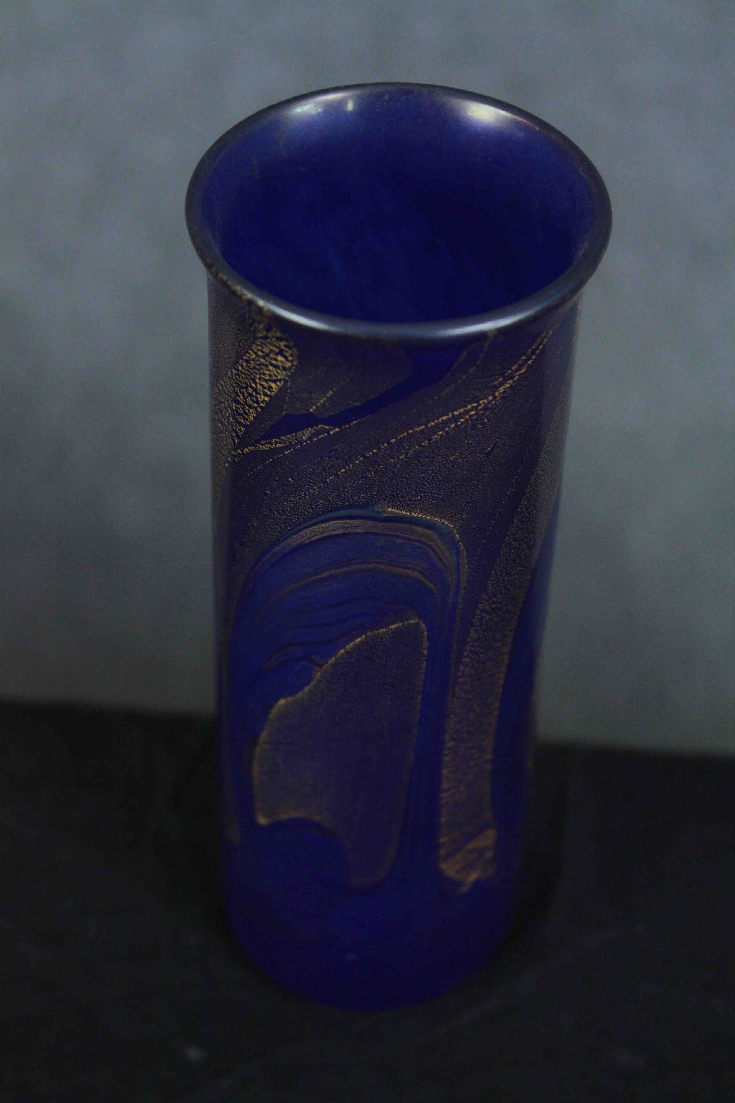 A blue glass oil slick vase with a gilt finish. Maybe Isle of White studio glass but without a - Image 5 of 6