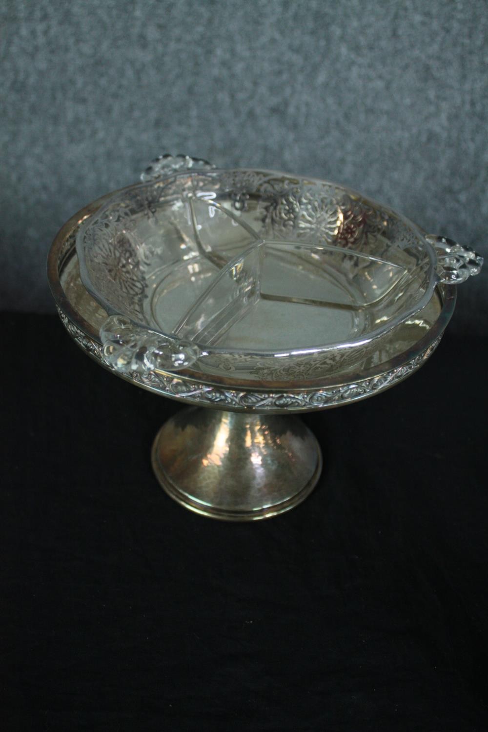 A miscellaneous collection of silver plated items. H.10 W.29cm. (largest) - Image 2 of 9