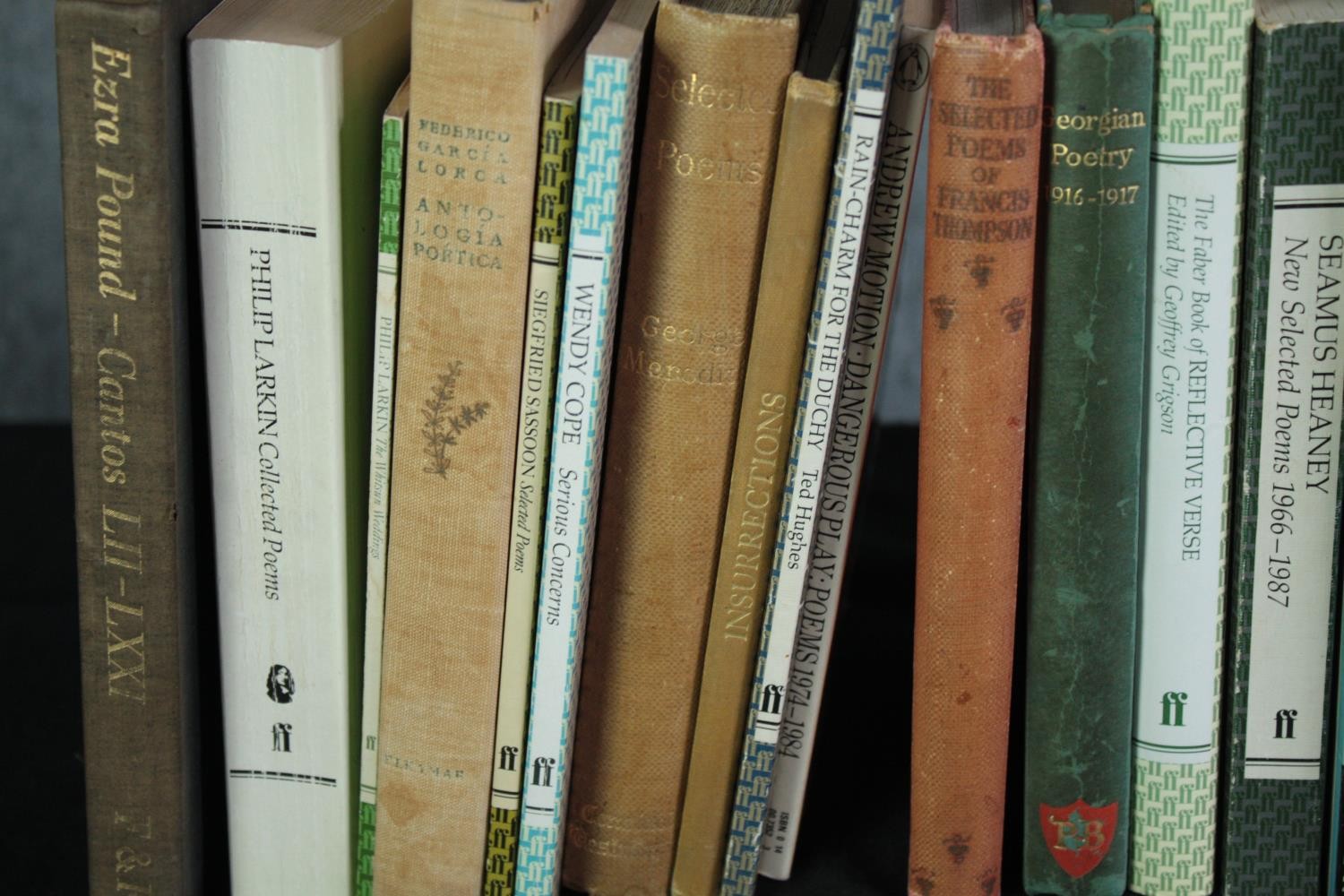 A mixed collection of poetry books including a signed copy of Carol Ann Duffy's 'Christmas Poems' - Image 2 of 6