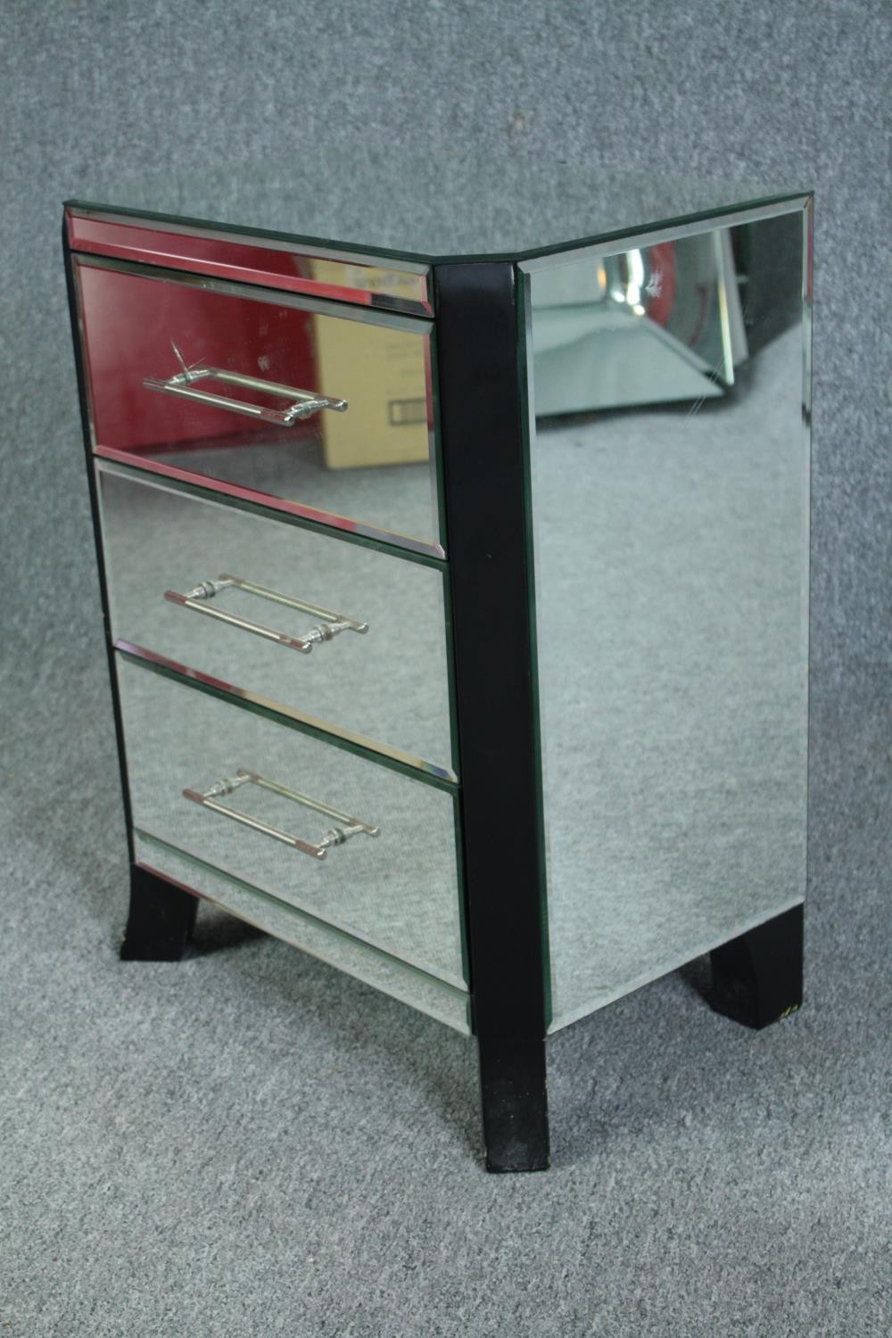 A small mirrored chest of drawers. H.60 W.40 D.31cm. (Small crack as seen). - Image 3 of 5