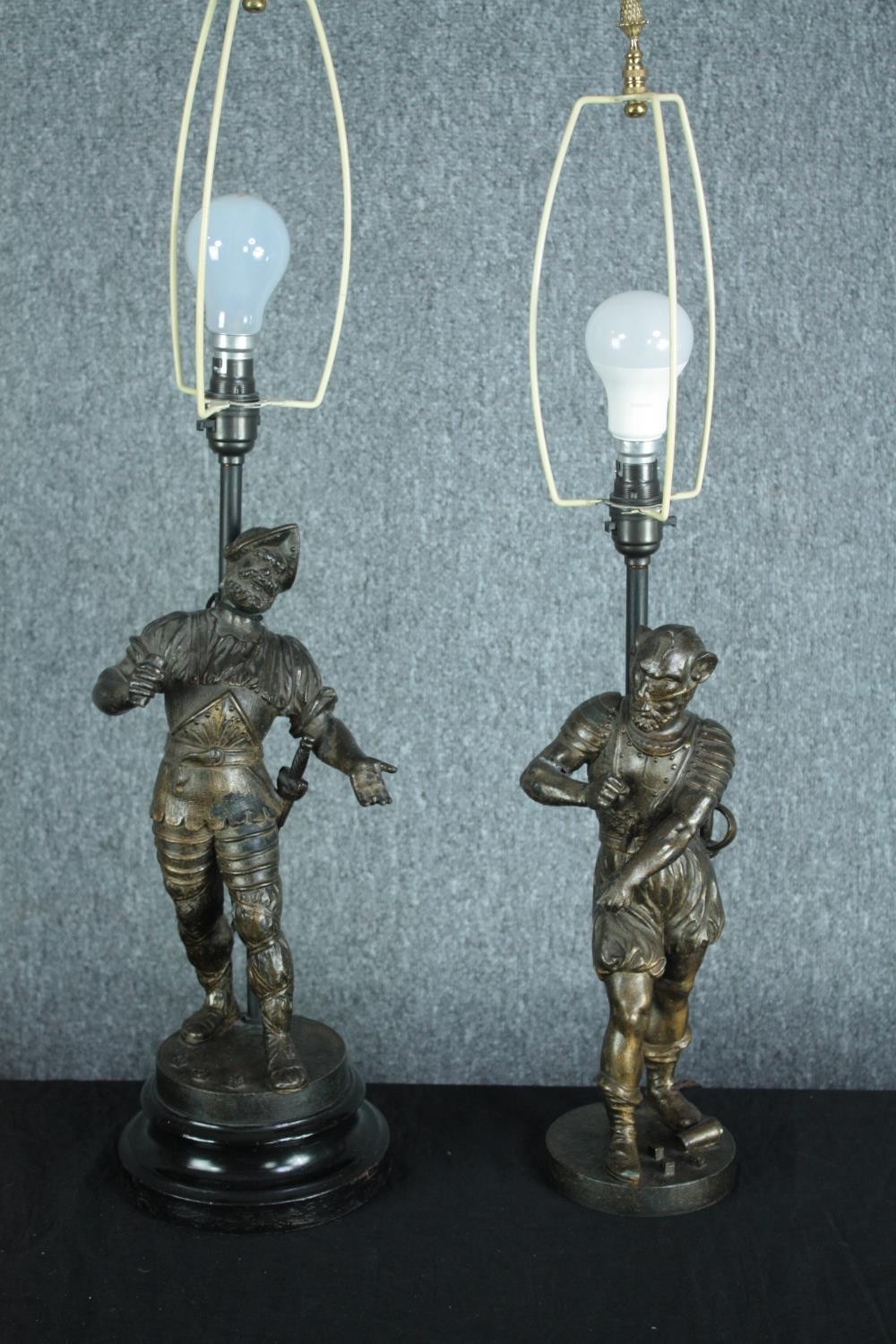 A pair of early 20th century figural gilt spelter desk lamps. Knights in stylised 16th century - Image 2 of 5