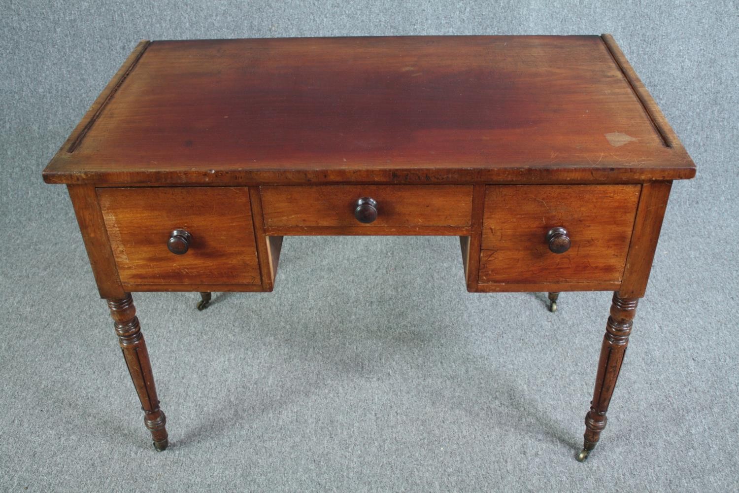 Writing table, William IV mahogany. H.77 W.111 D.80cm. - Image 2 of 5