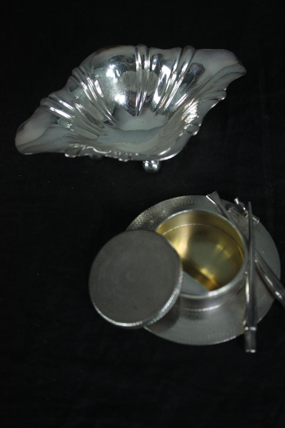 A miscellaneous collection of silver plated items. H.10 W.29cm. (largest) - Image 8 of 9