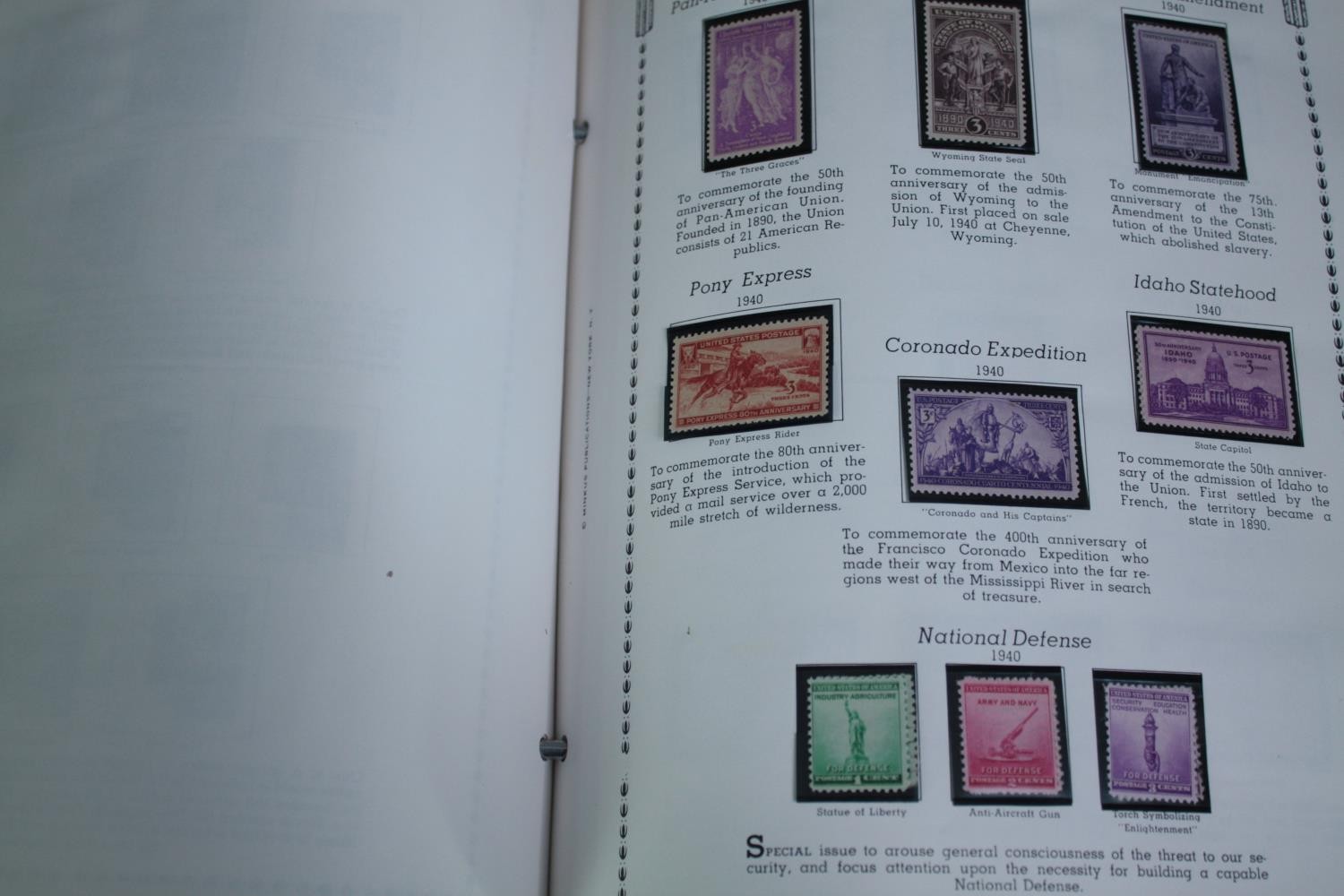 An extensive collection of world stamps to include used and mint stamps. H.30 W.25cm. (largest) - Image 7 of 10