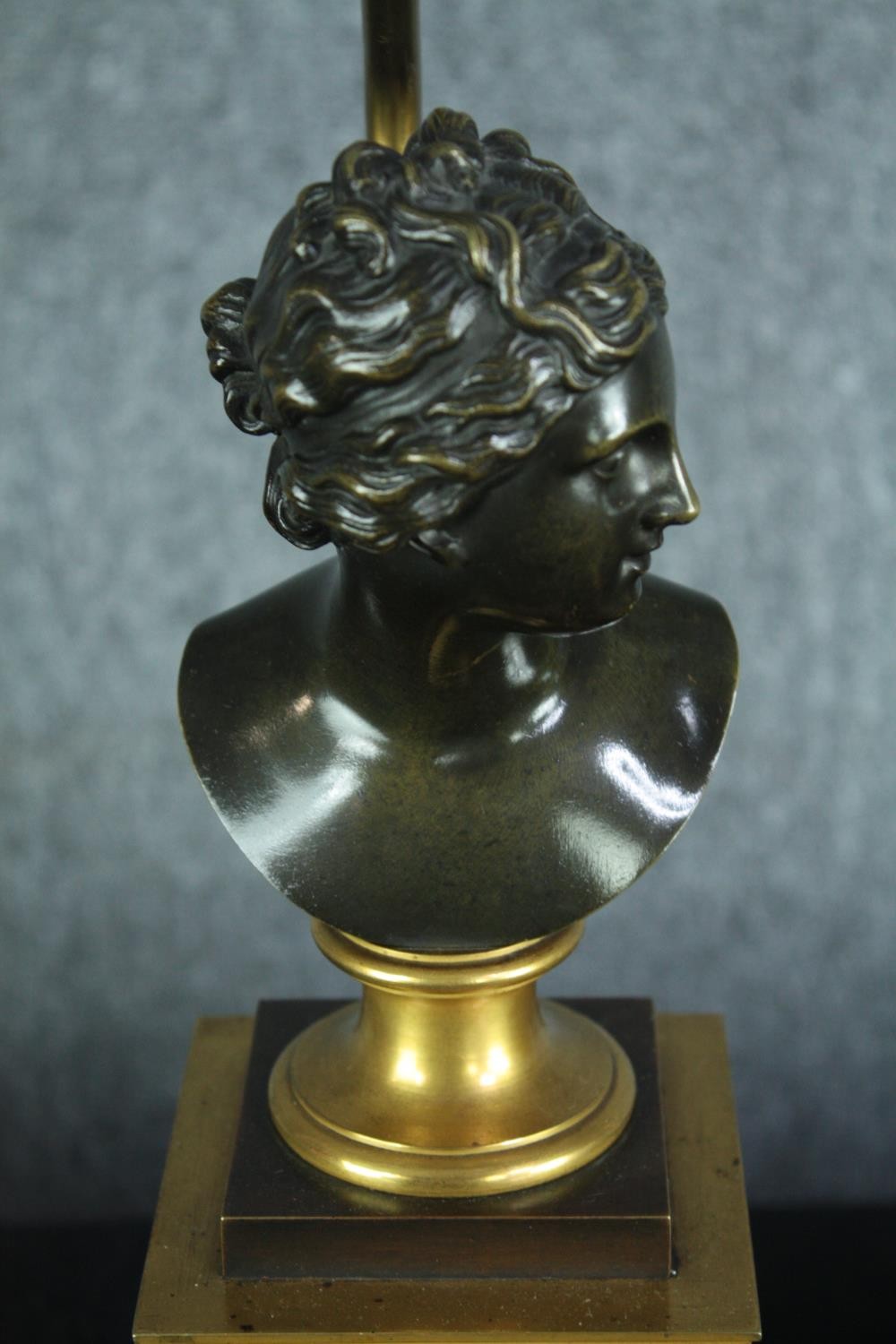 A pair of early 20th century neoclassical bronze busts on gilded plinths mounted desk lamps. H.60cm. - Image 2 of 6