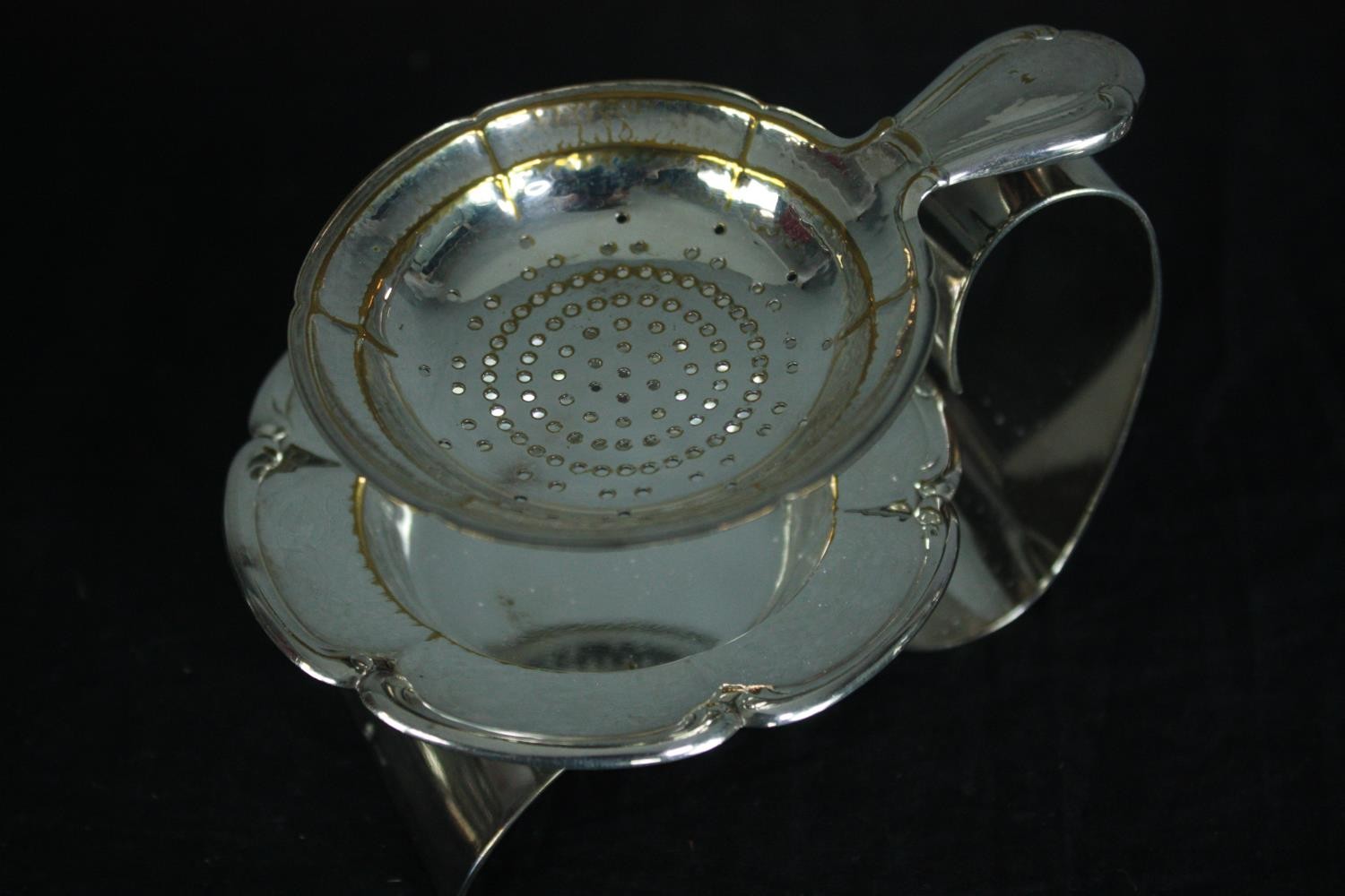 A miscellaneous collection of silver plated items. H.10 W.29cm. (largest) - Image 7 of 9