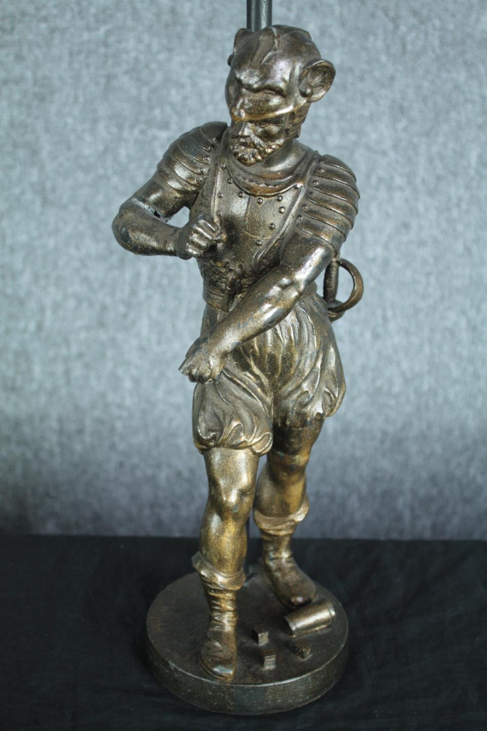 A pair of early 20th century figural gilt spelter desk lamps. Knights in stylised 16th century - Image 3 of 5