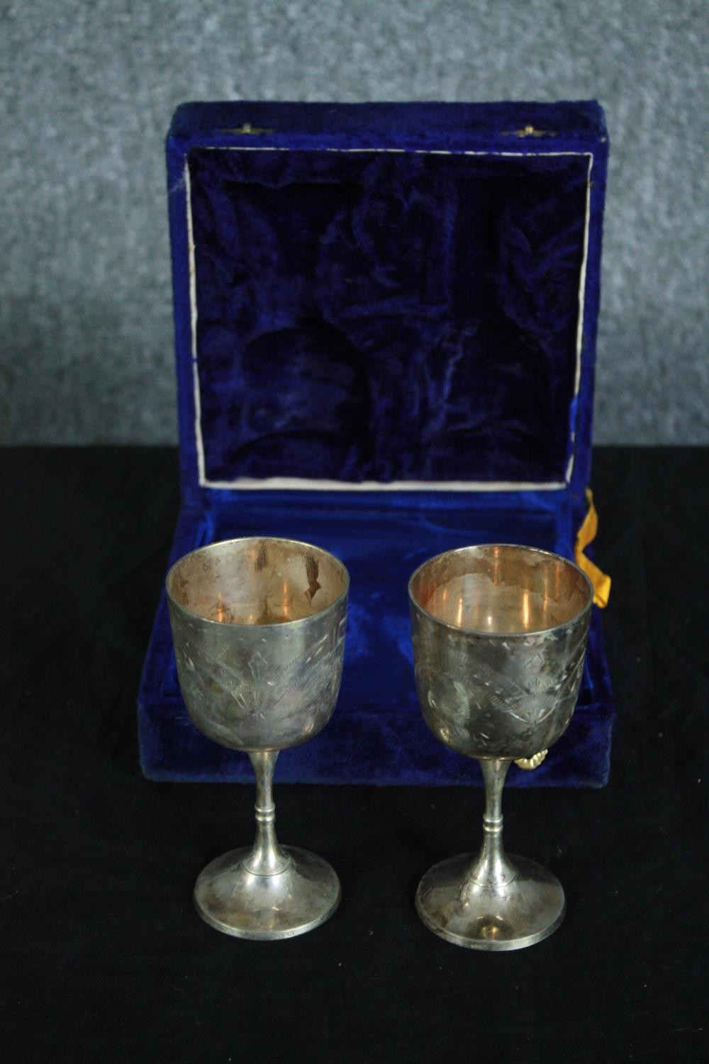 A boxed pair of silver plated goblets. H.7 W.17 D.17 cm. - Image 2 of 4